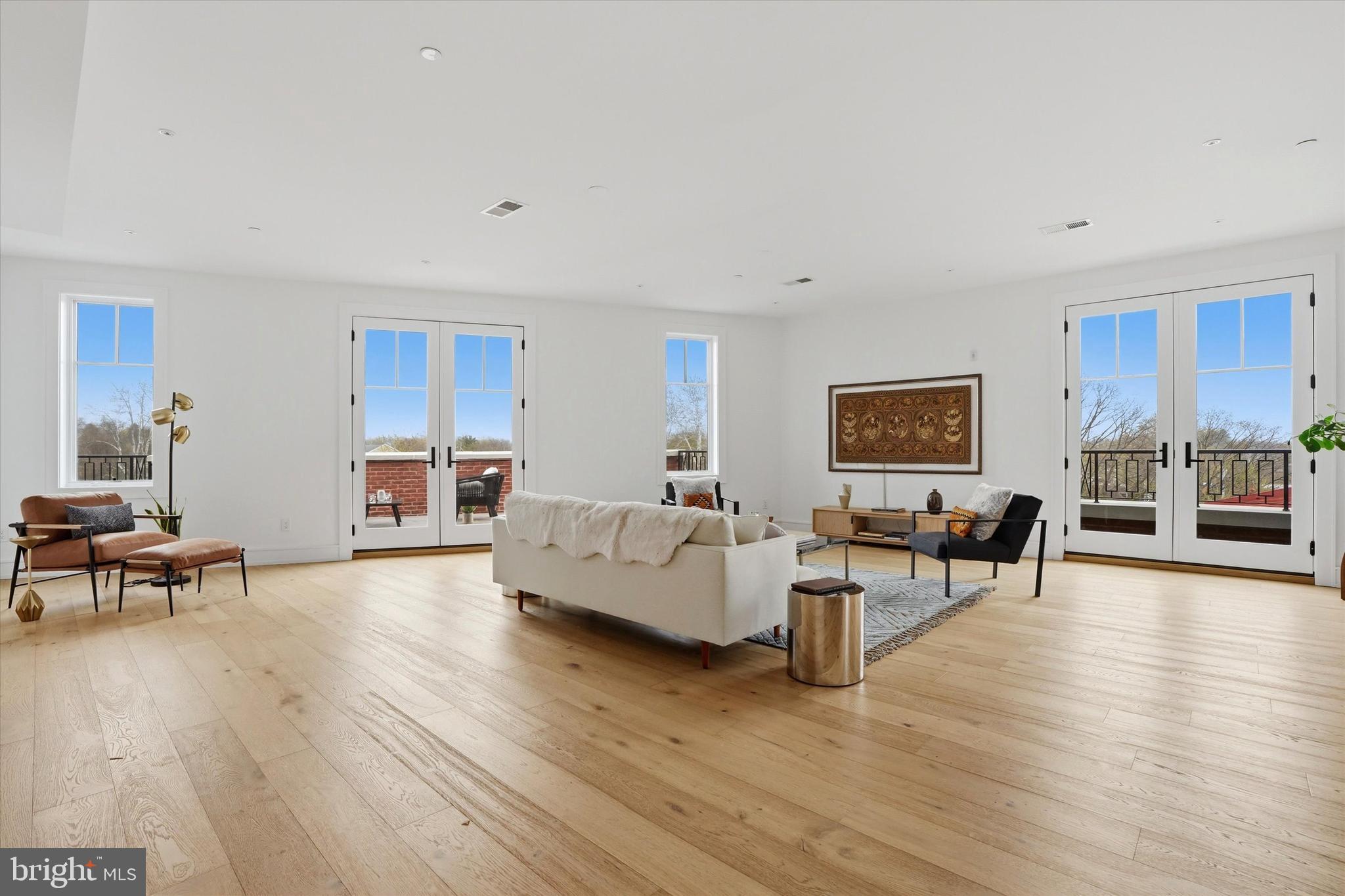 CHESTNUT HILL - Residential