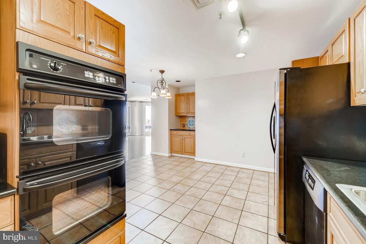 10 E LEE STREET 2608