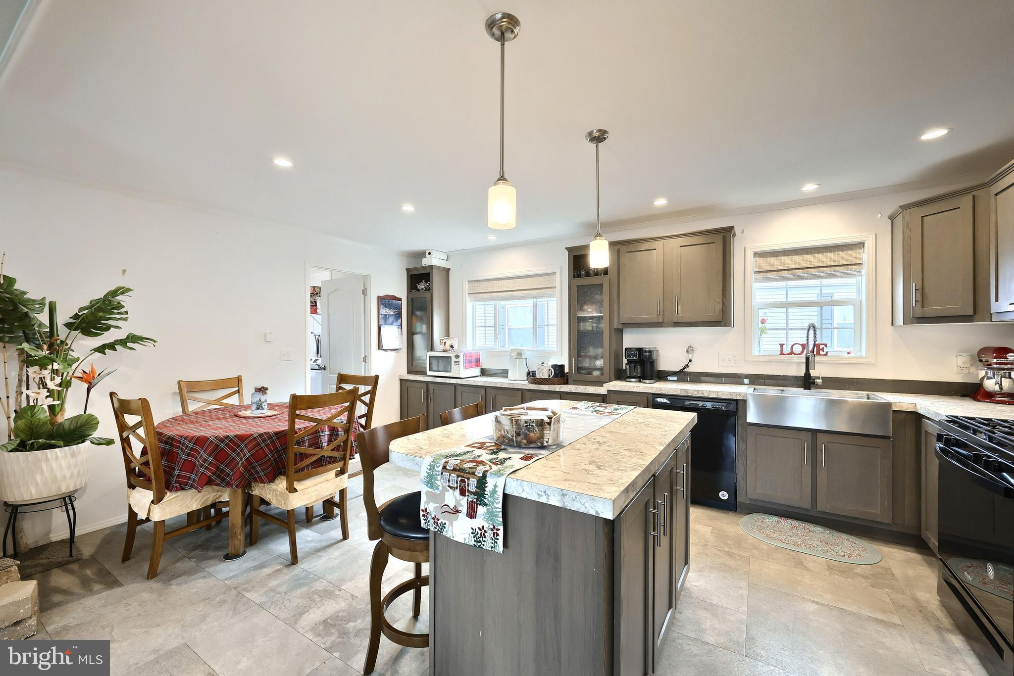 EAGLE VIEW MOBILE HOME PK - Residential