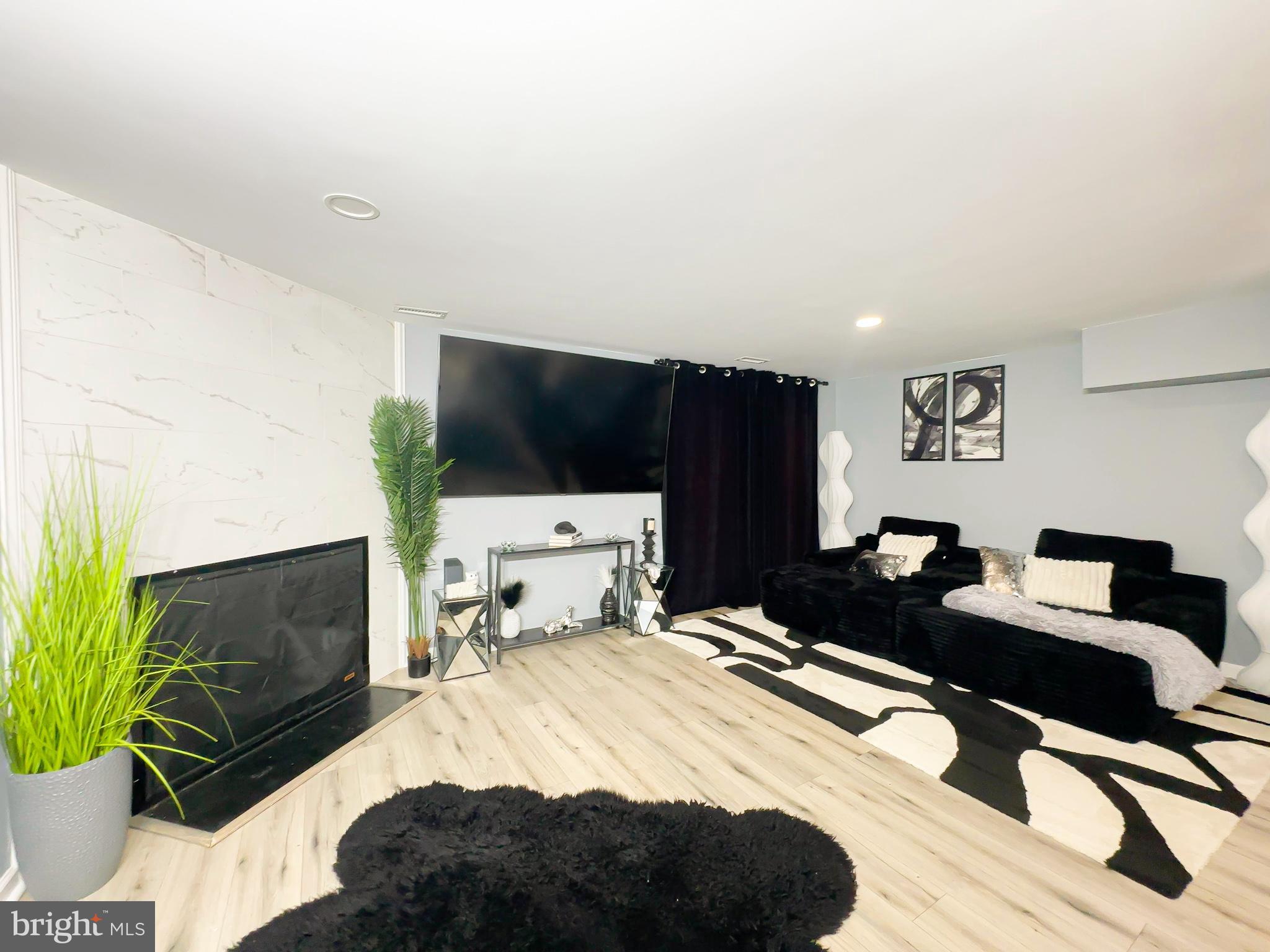 FORESTVILLE PARK - Residential