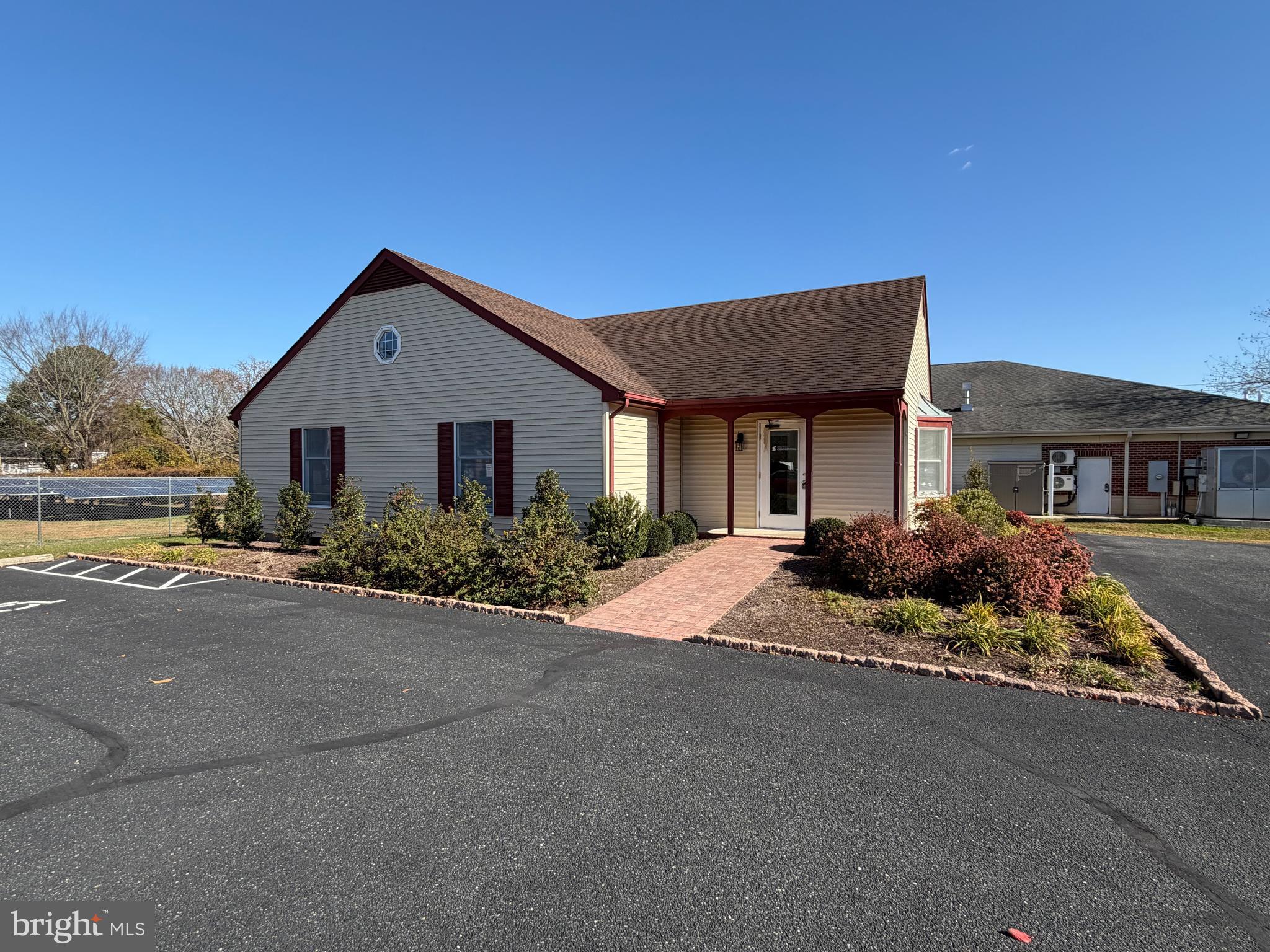 EASTON - Commercial Lease