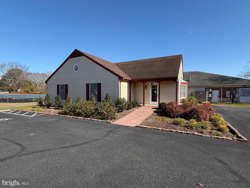 Discover an open-concept office space offering flexibility and functionality in a prime location. This versatile layout provides an abundance of room—ideal for small service companies, administrative operations, or collaborative work environments. With excellent visibility and convenient access, this space delivers the perfect balance of professionalism and practicality to support your growing business.