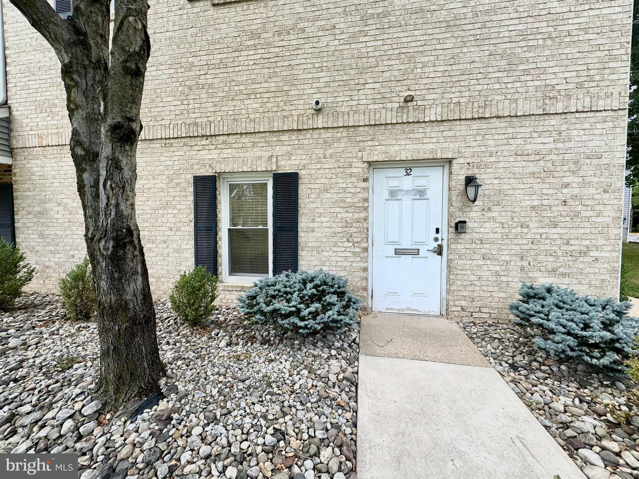 32 JEFFERSON PLAZA 2ND FLOOR UNIT