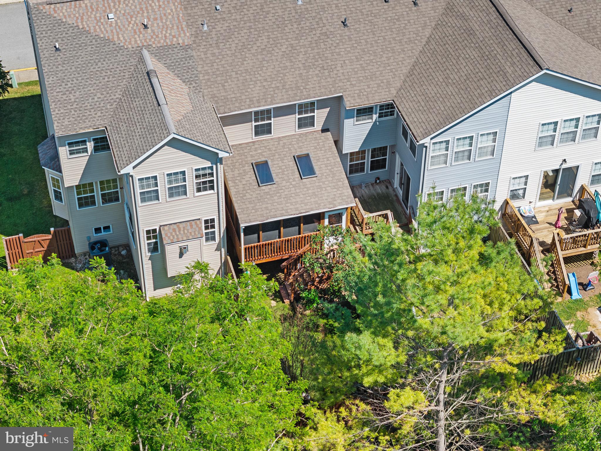 COUNTY GREEN - Residential