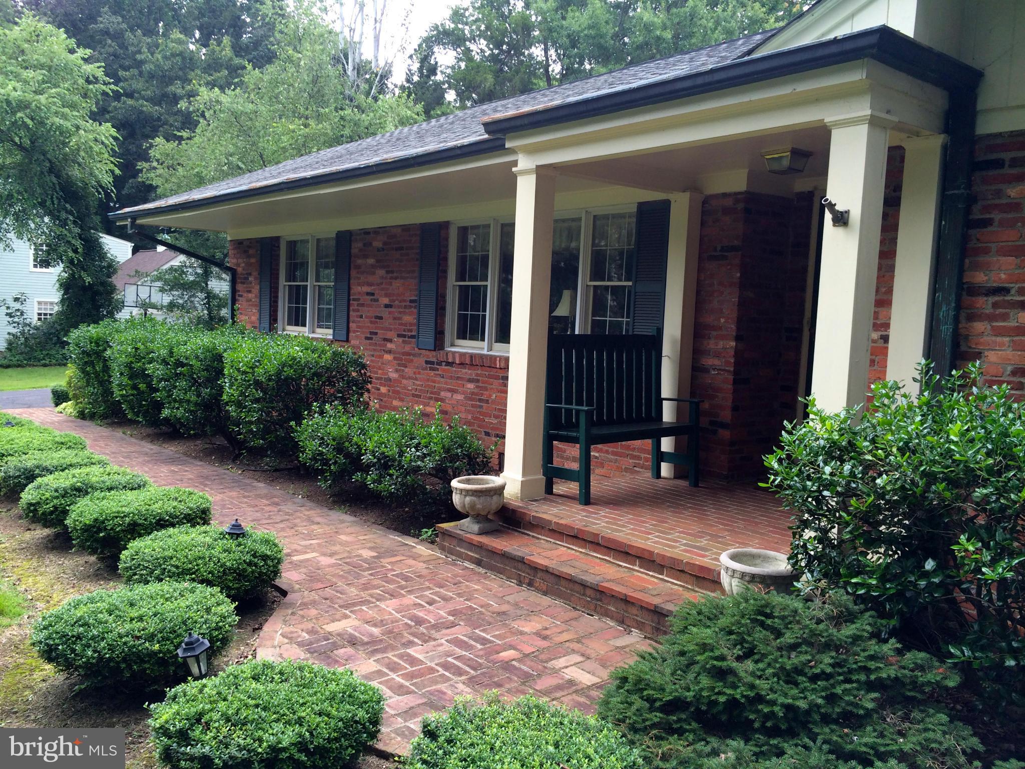 TWIN LAKES - Residential