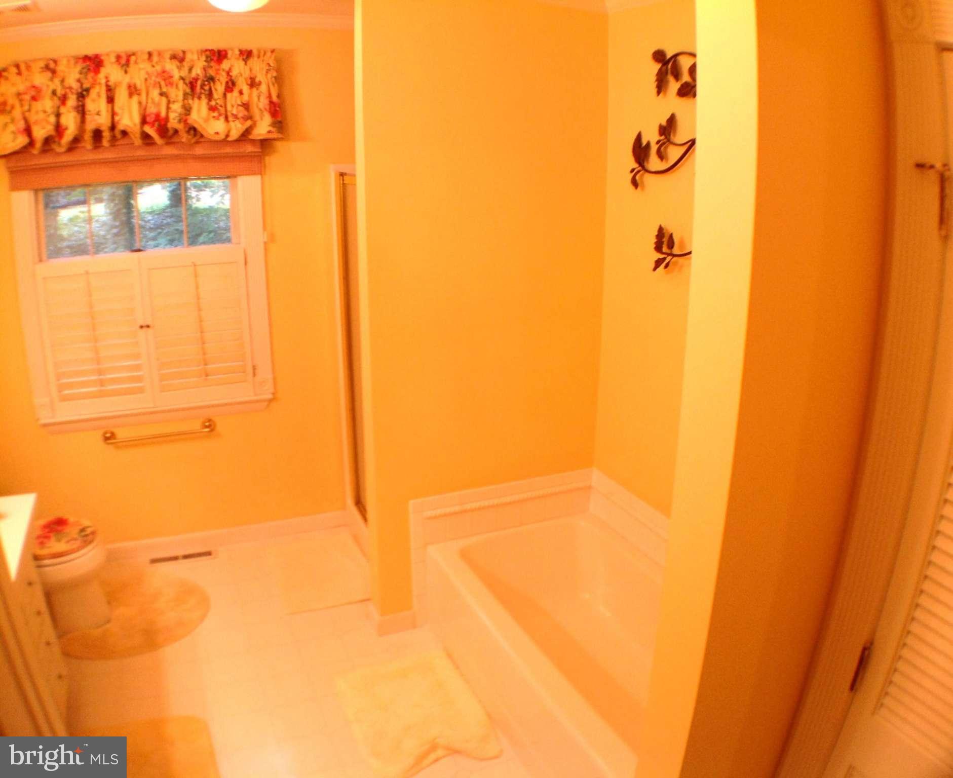 TWIN LAKES - Residential