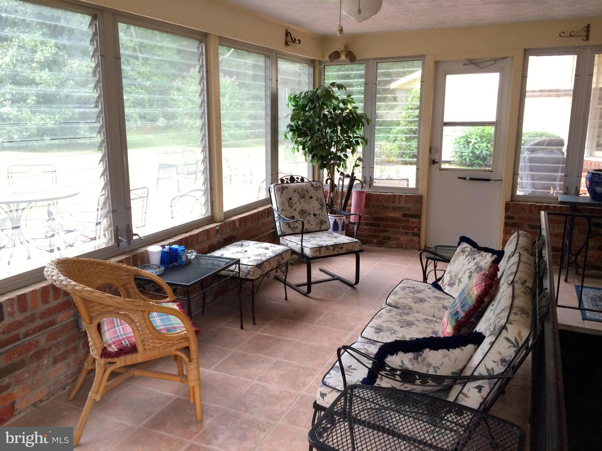 TWIN LAKES - Residential