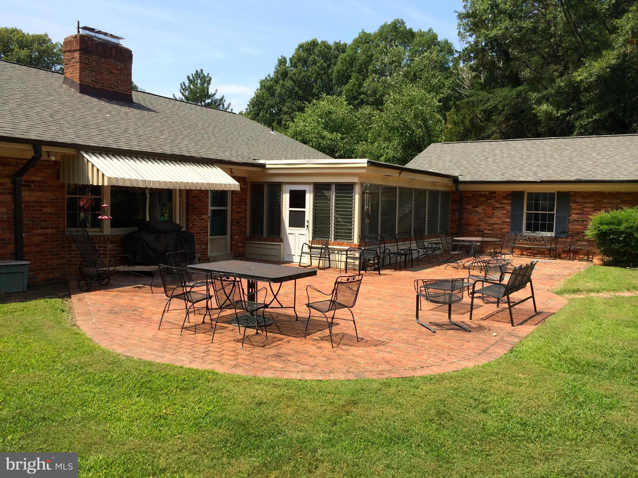 TWIN LAKES - Residential