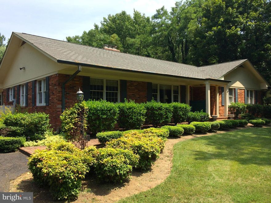 A beautiful Brick Rambler in Twin Lakes in Fredericksburg, VA. Master Suite with a Dressing Room, large walk-in closet and huge Master Bath. A Gourmet Kitchen with Granite Counters. 2 Fireplaces, Built-in shelves, hardwood thru out. Screened in porch, Brick Patio and a beautiful yard for Outdoor Entertainment. An attached Garage with a workroom on the back. Close to 95, VRE, Shopping and downtown.