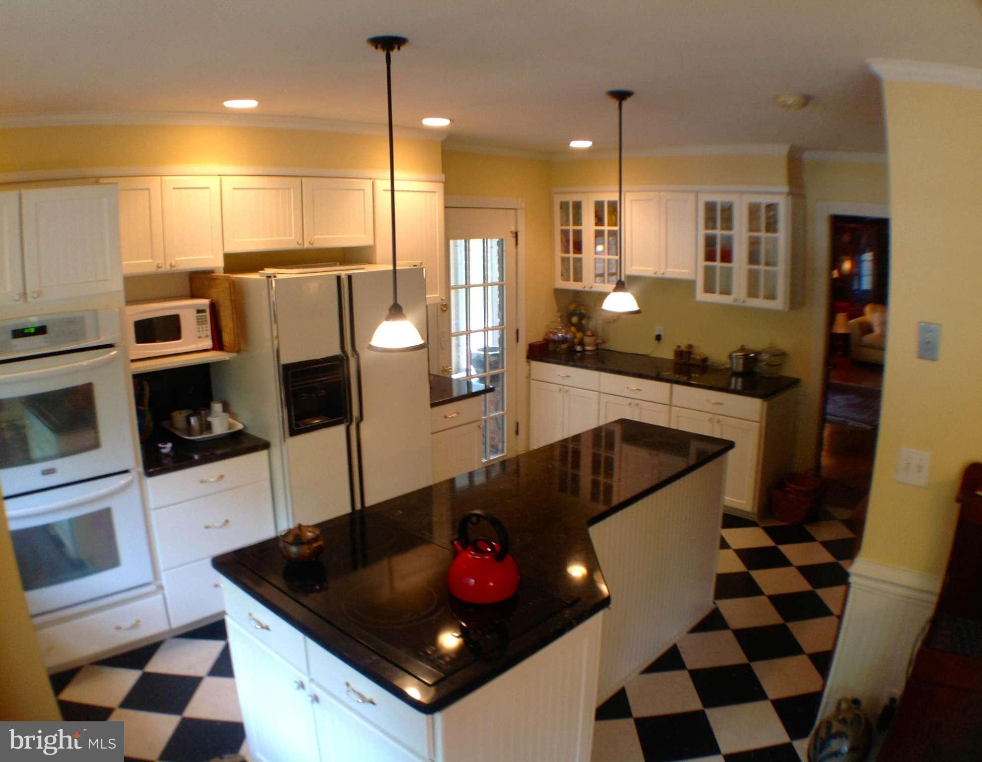 TWIN LAKES - Residential