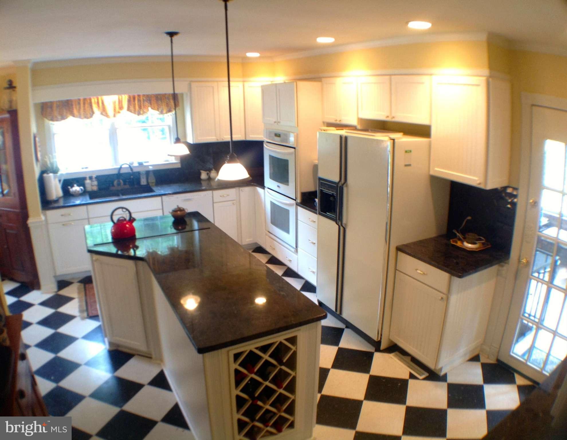 TWIN LAKES - Residential