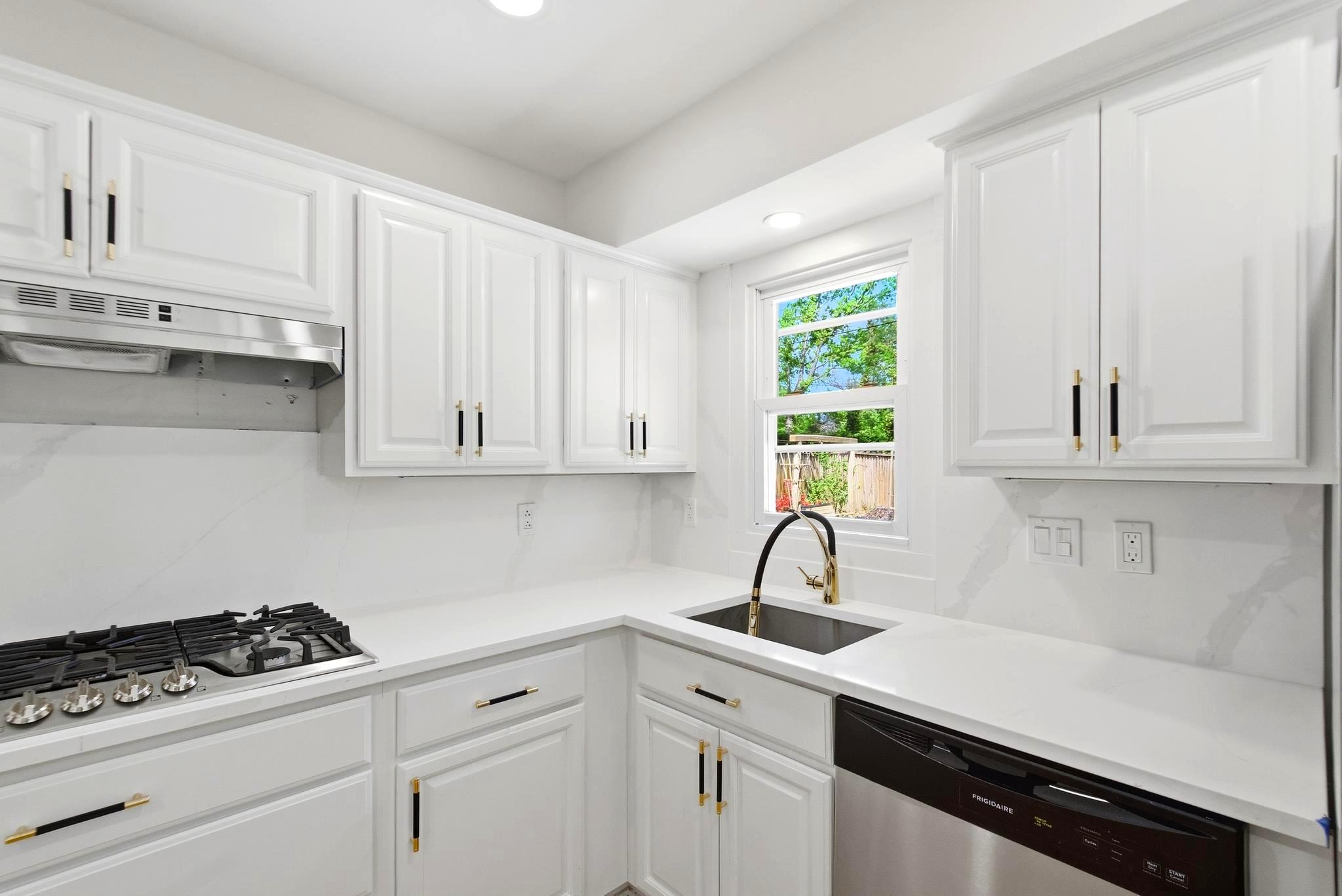 WEST SPRINGFIELD - Residential