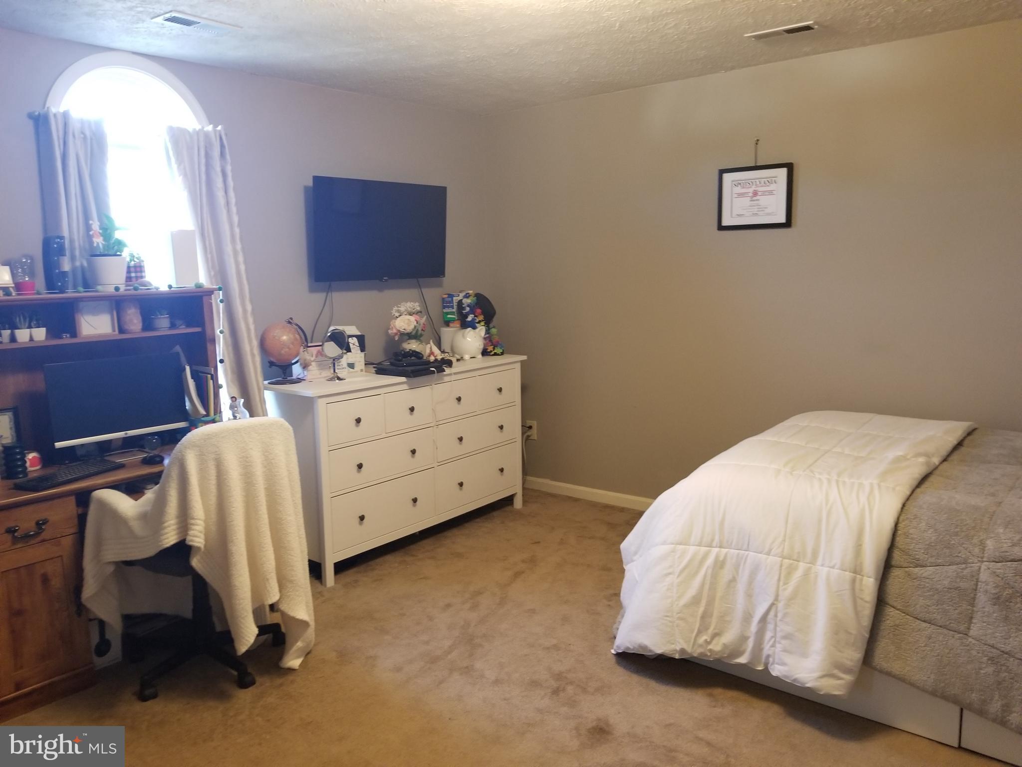 HAMILTONS CROSSING - Residential