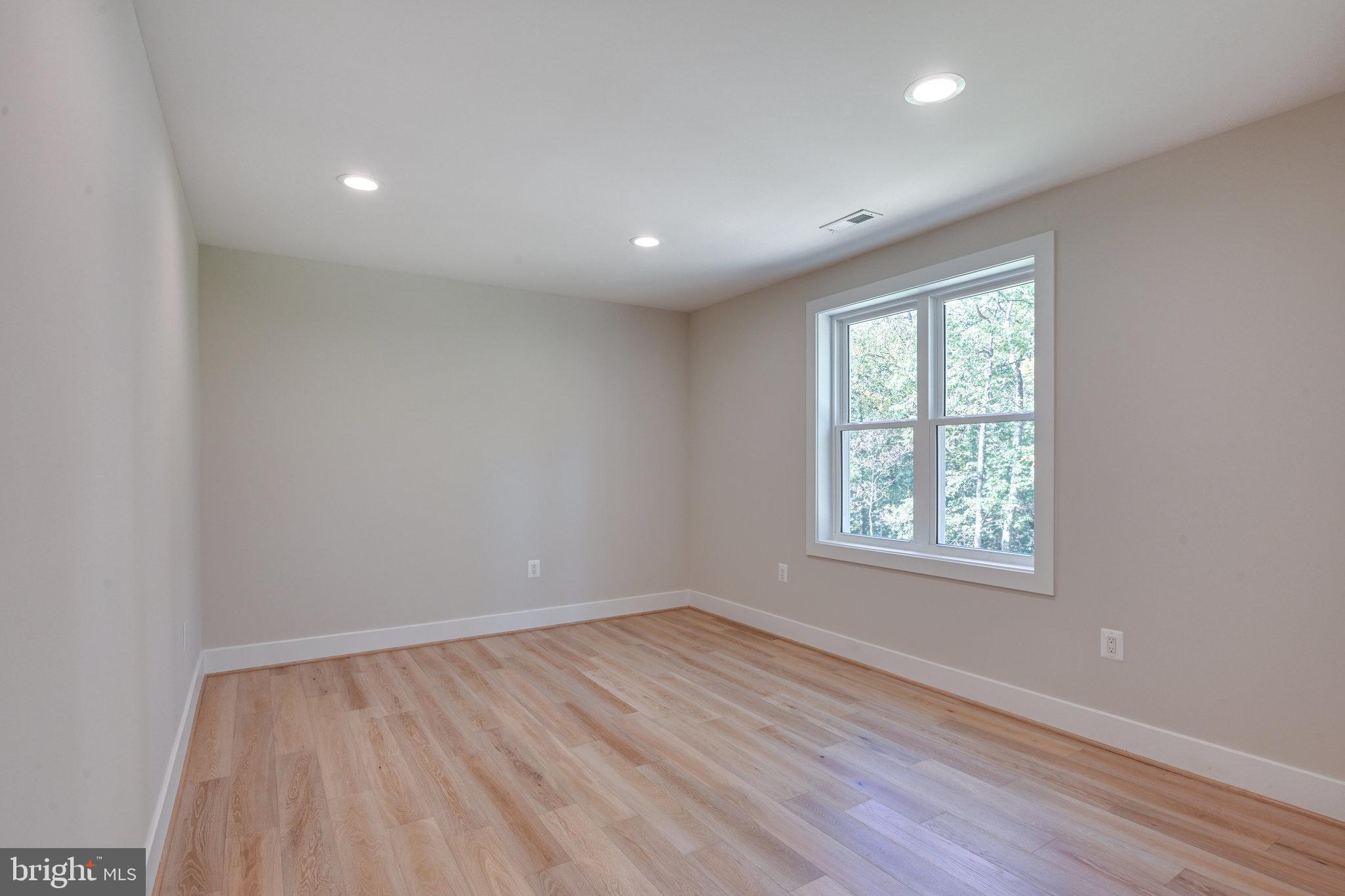 HOLLY GLEN - Residential