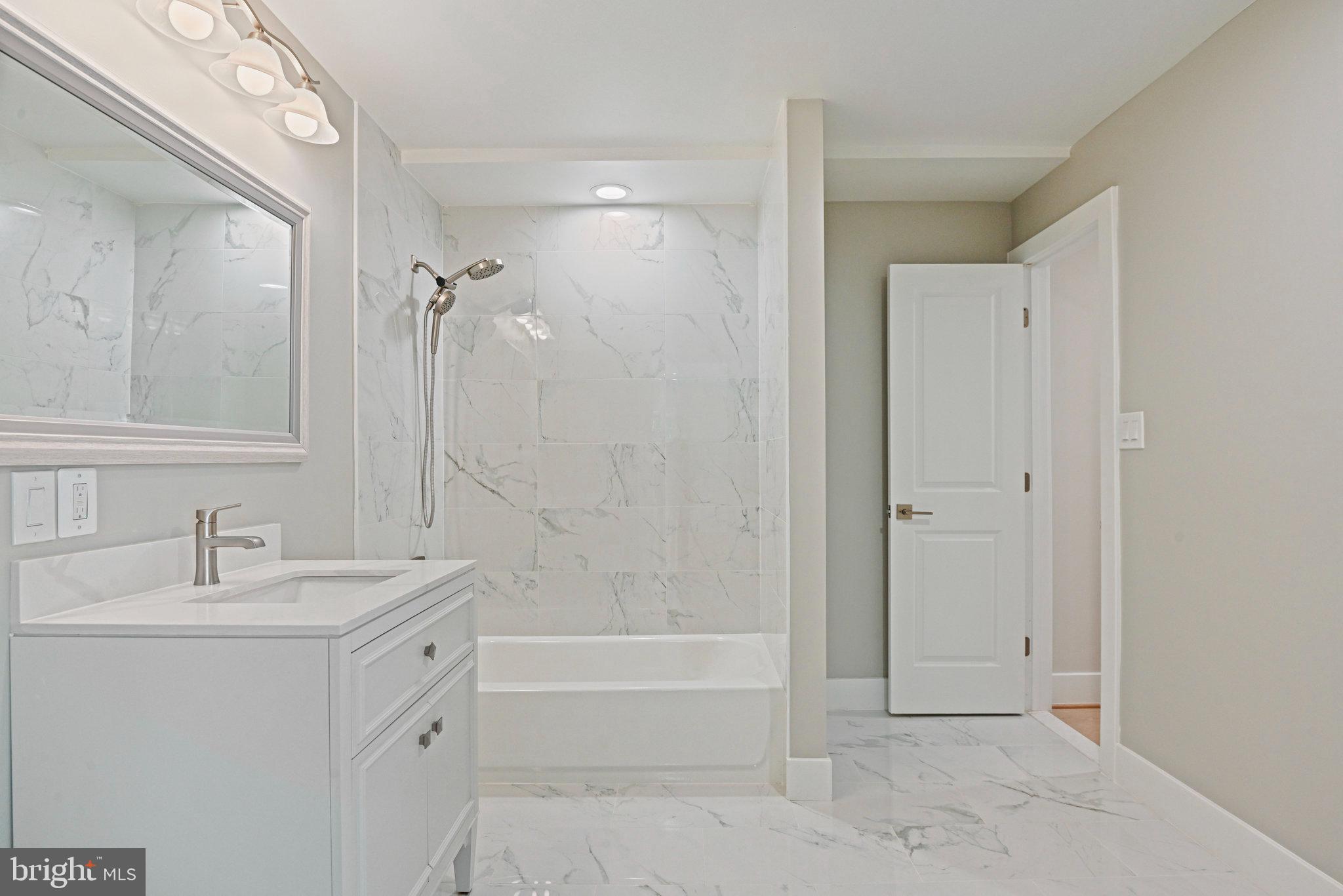 HOLLY GLEN - Residential