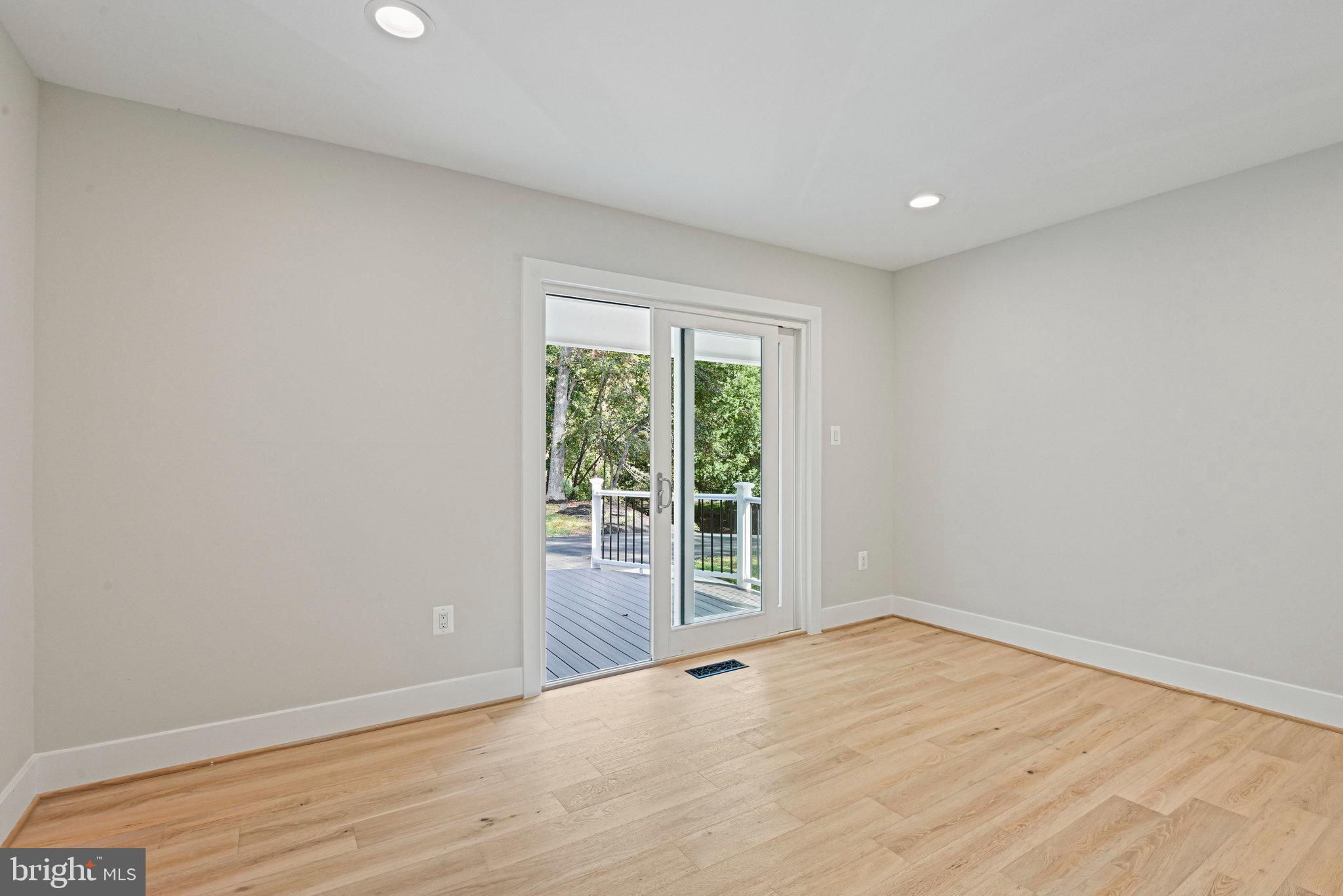 HOLLY GLEN - Residential