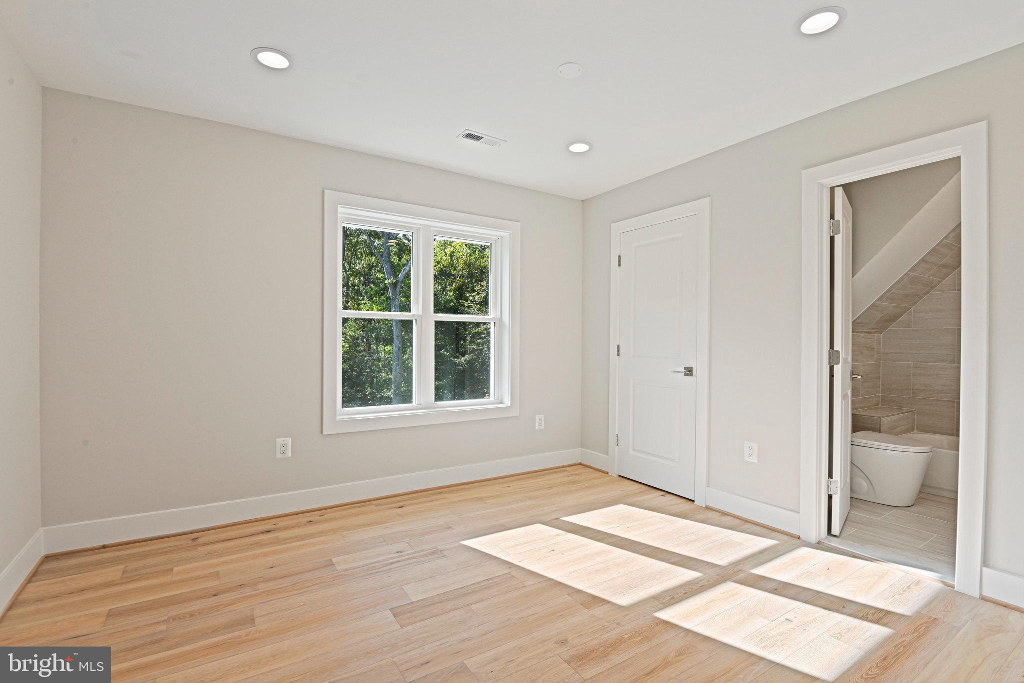 HOLLY GLEN - Residential