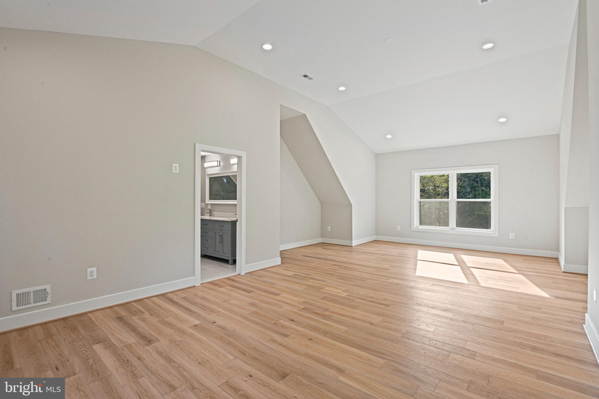 HOLLY GLEN - Residential