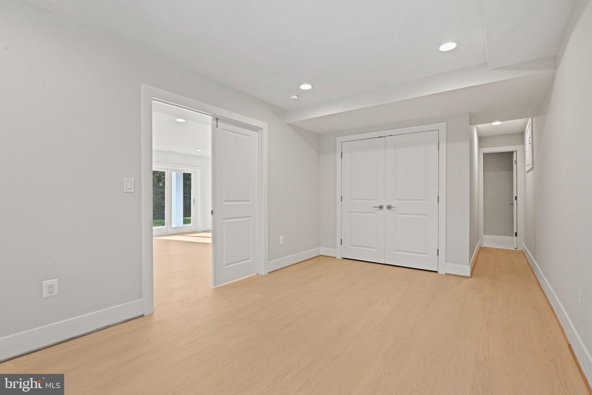 HOLLY GLEN - Residential