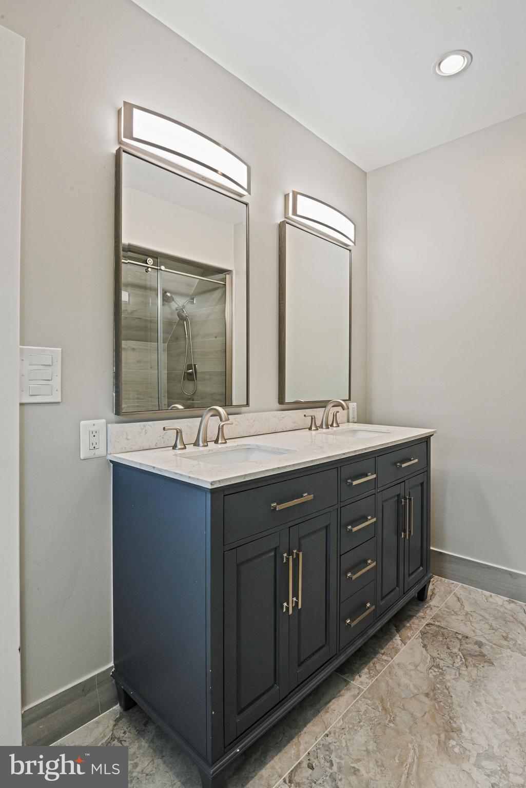 HOLLY GLEN - Residential