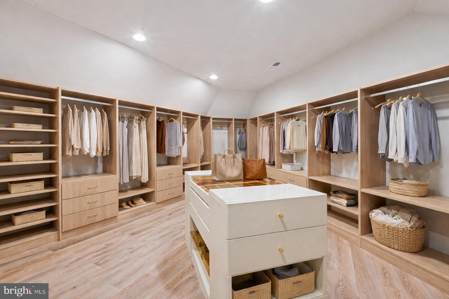 HOLLY GLEN - Residential