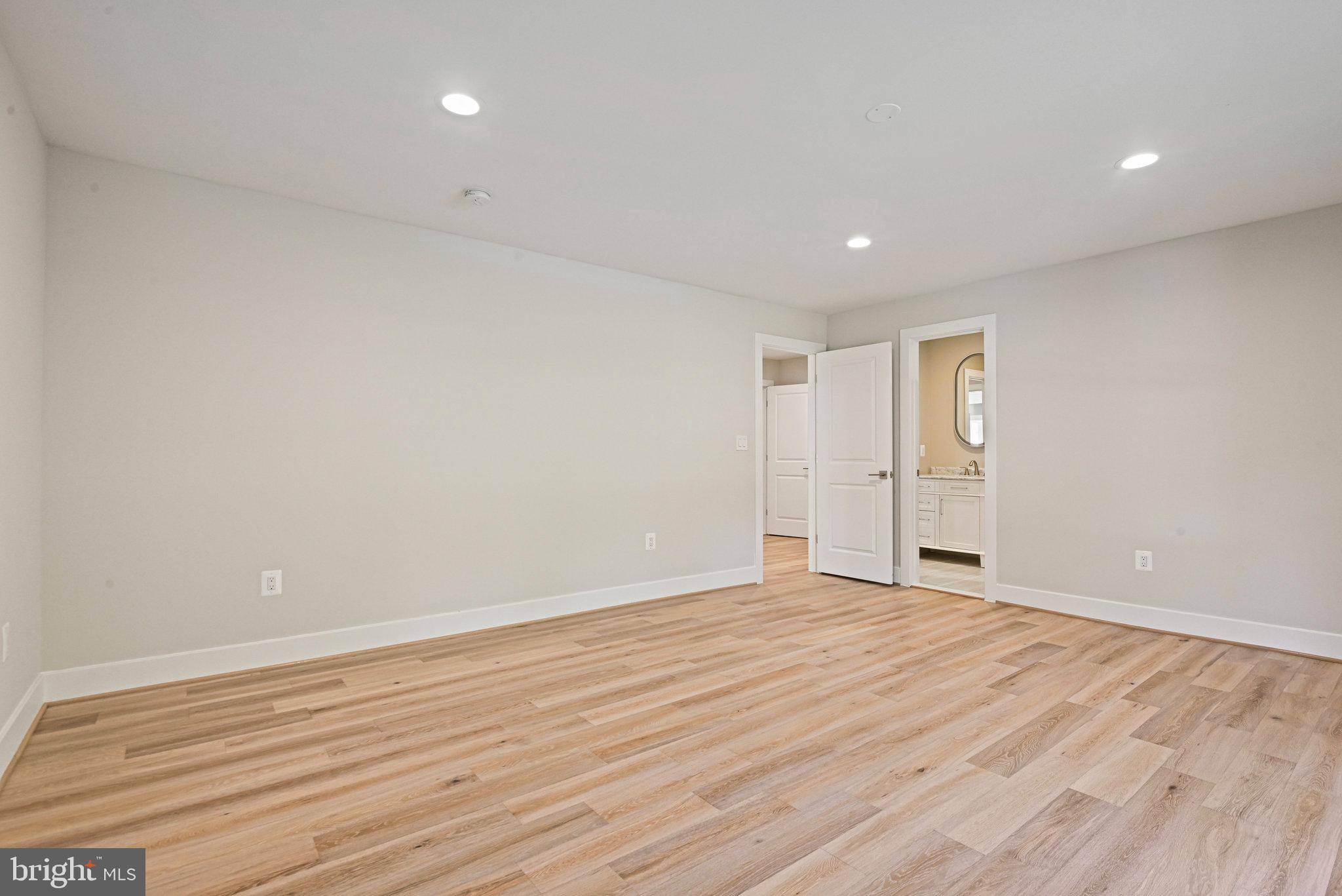 HOLLY GLEN - Residential