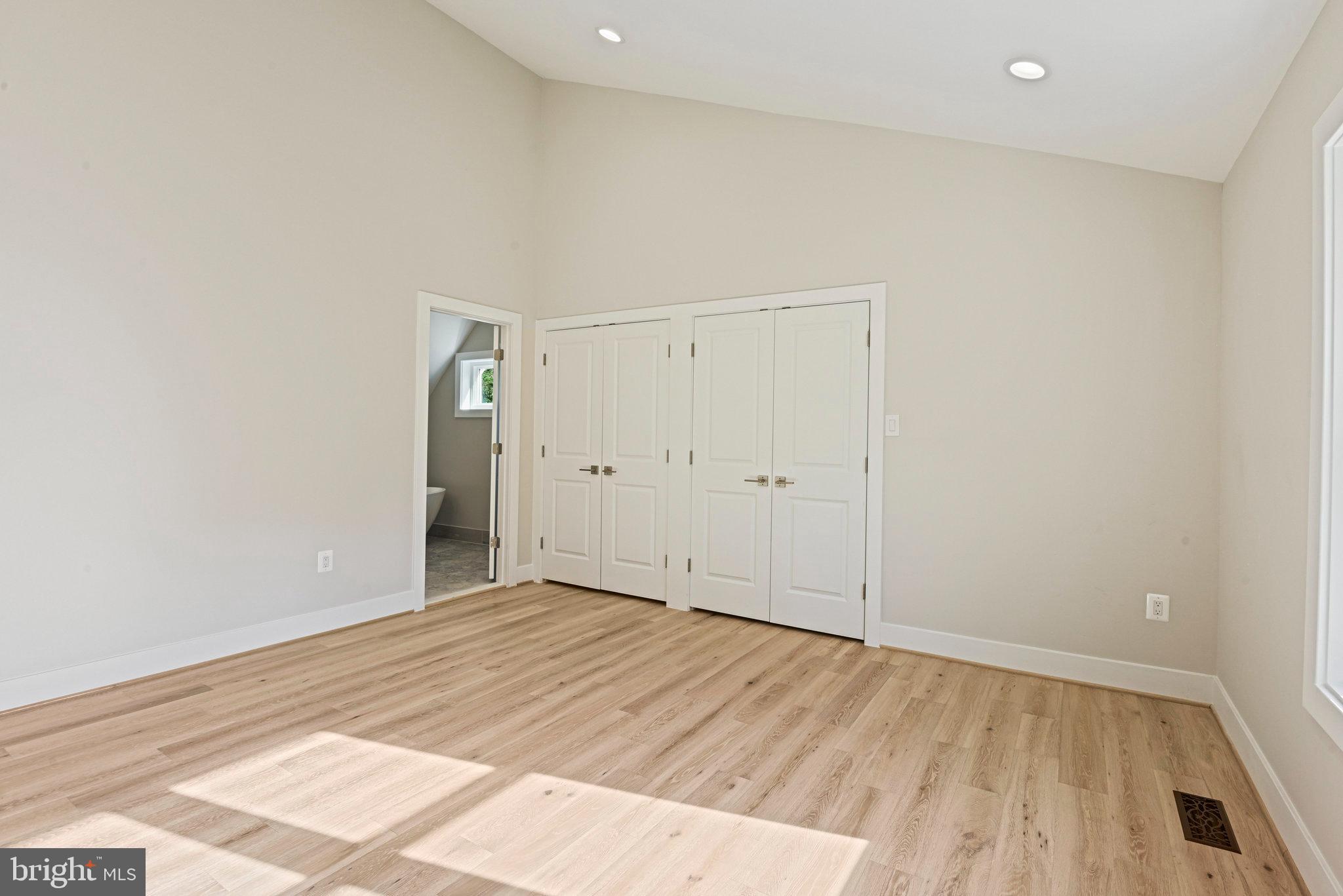 HOLLY GLEN - Residential