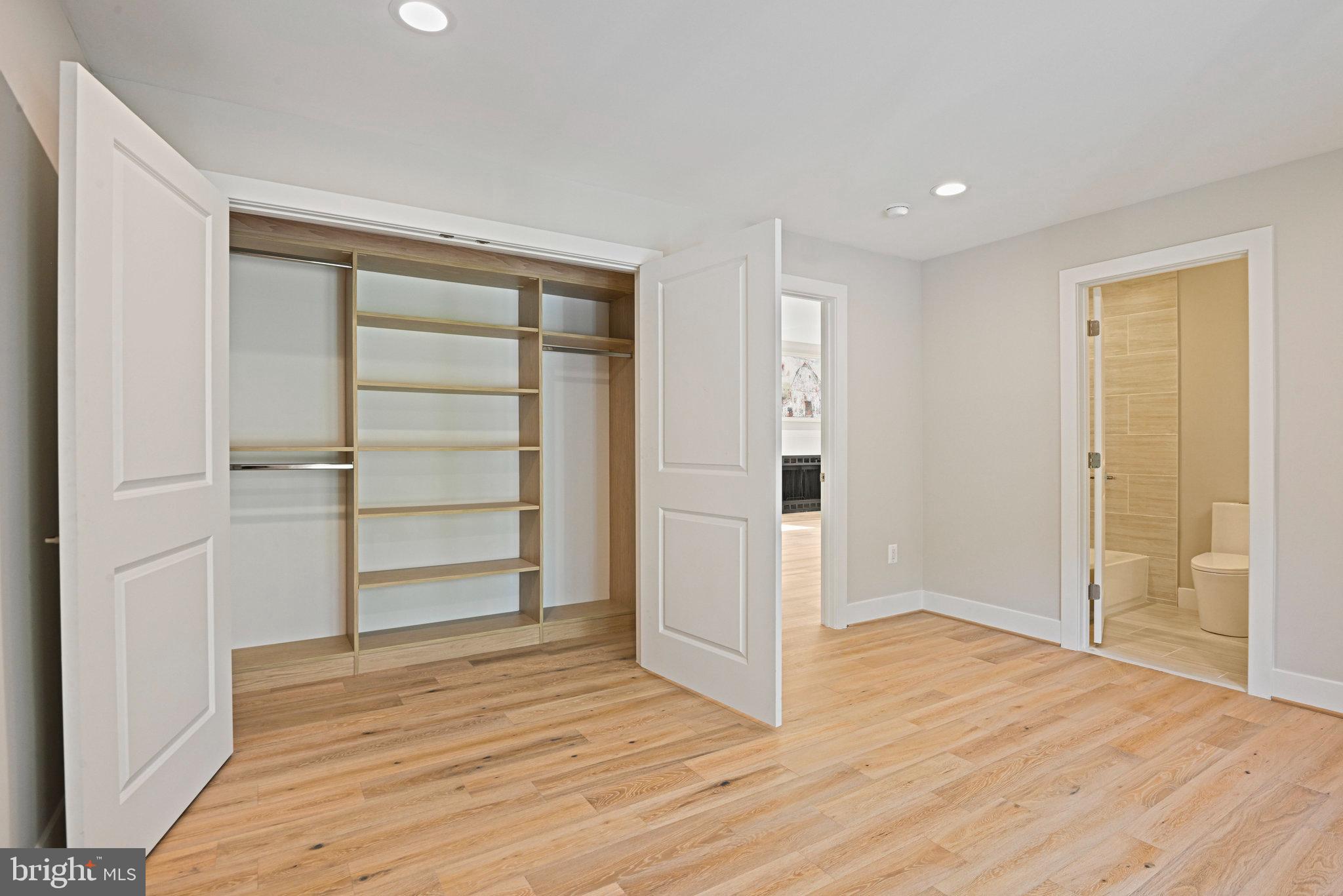 HOLLY GLEN - Residential