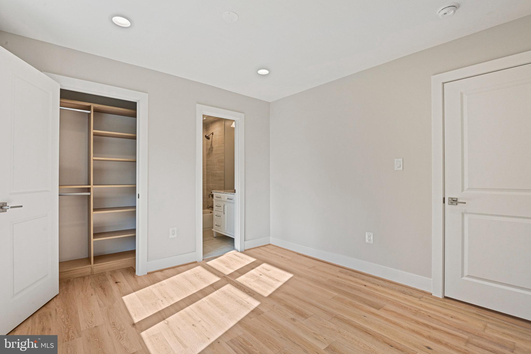 HOLLY GLEN - Residential