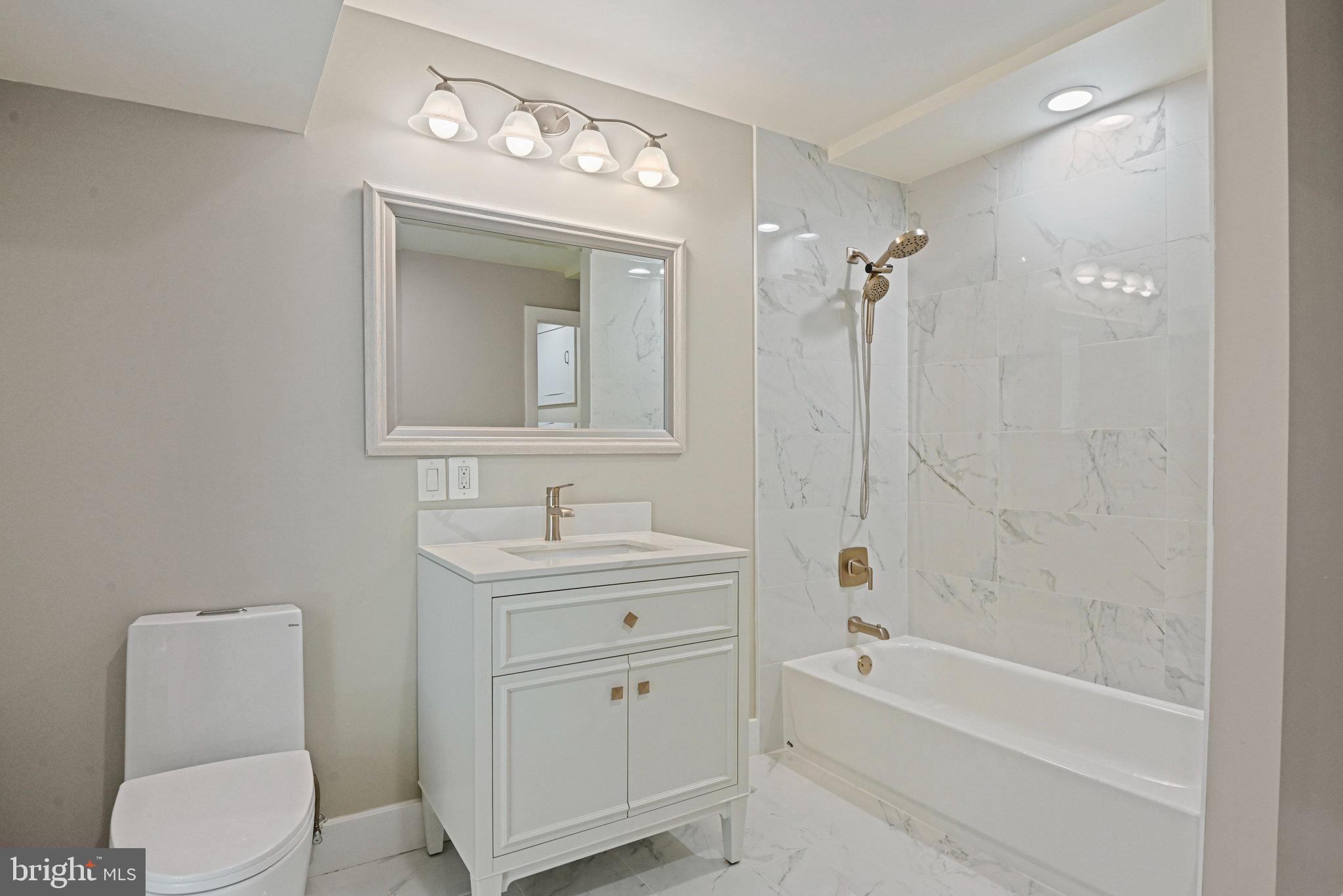 HOLLY GLEN - Residential