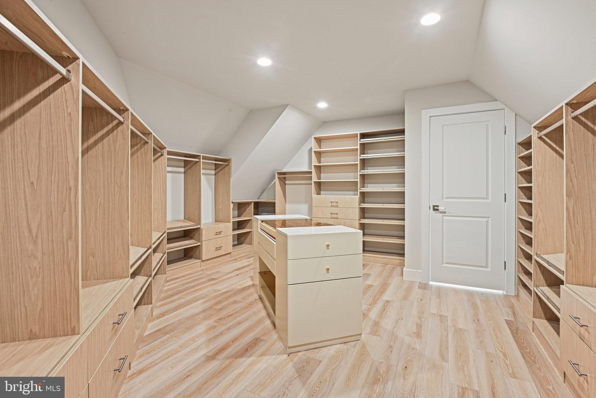 HOLLY GLEN - Residential