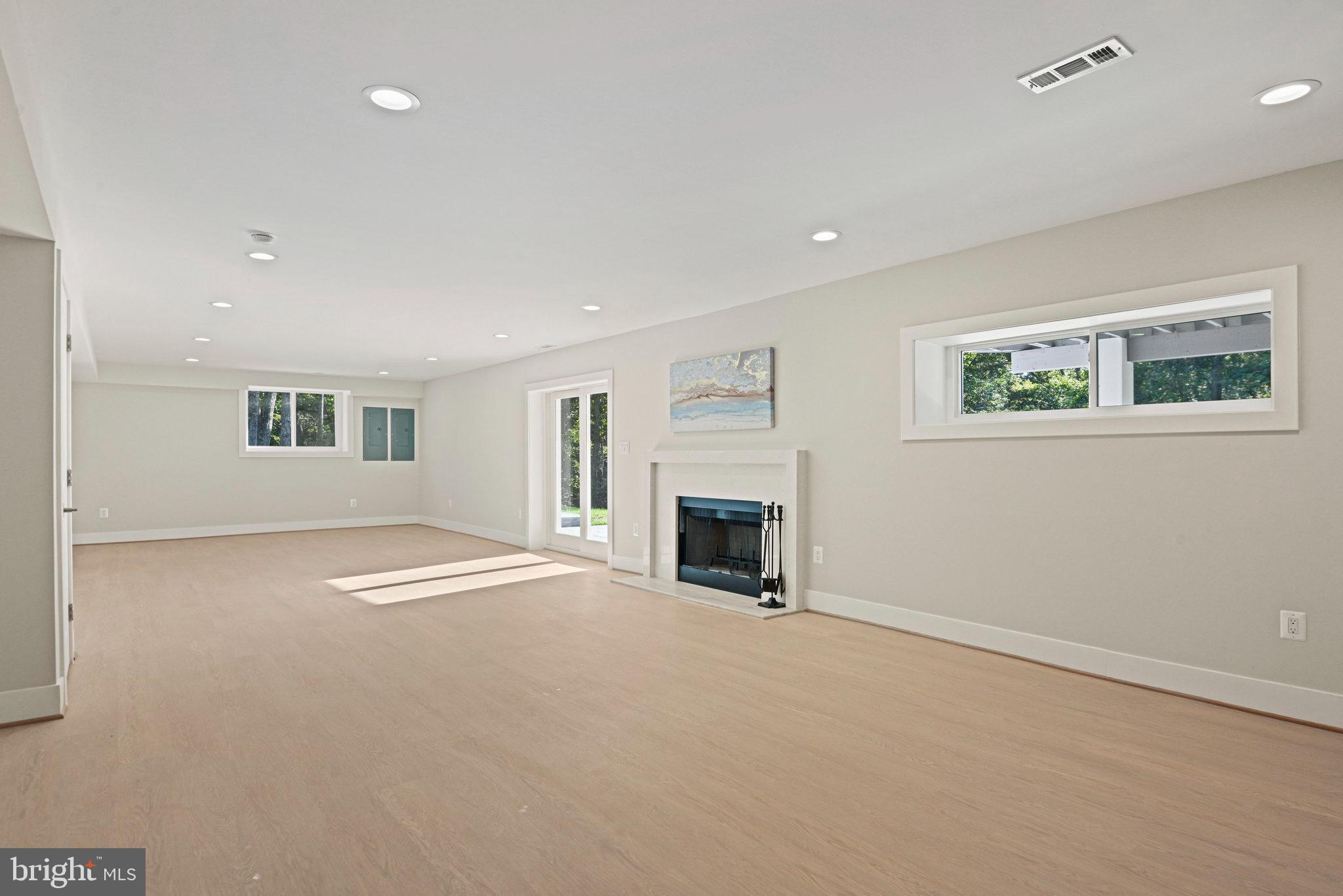 HOLLY GLEN - Residential