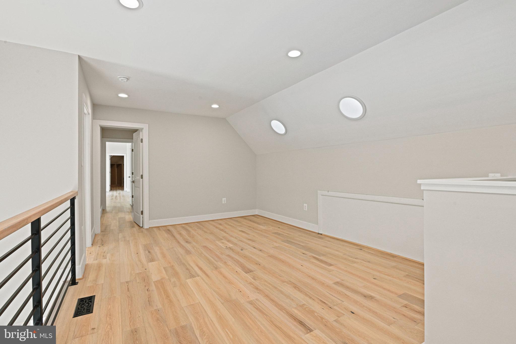 HOLLY GLEN - Residential