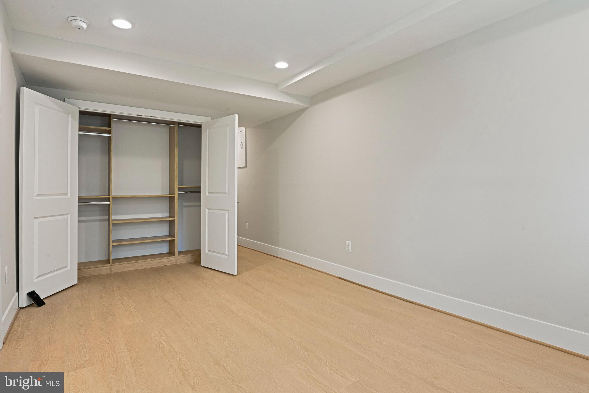 HOLLY GLEN - Residential