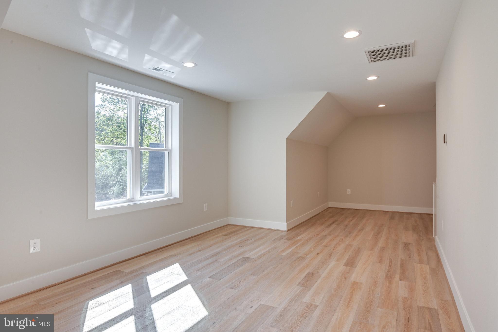 HOLLY GLEN - Residential