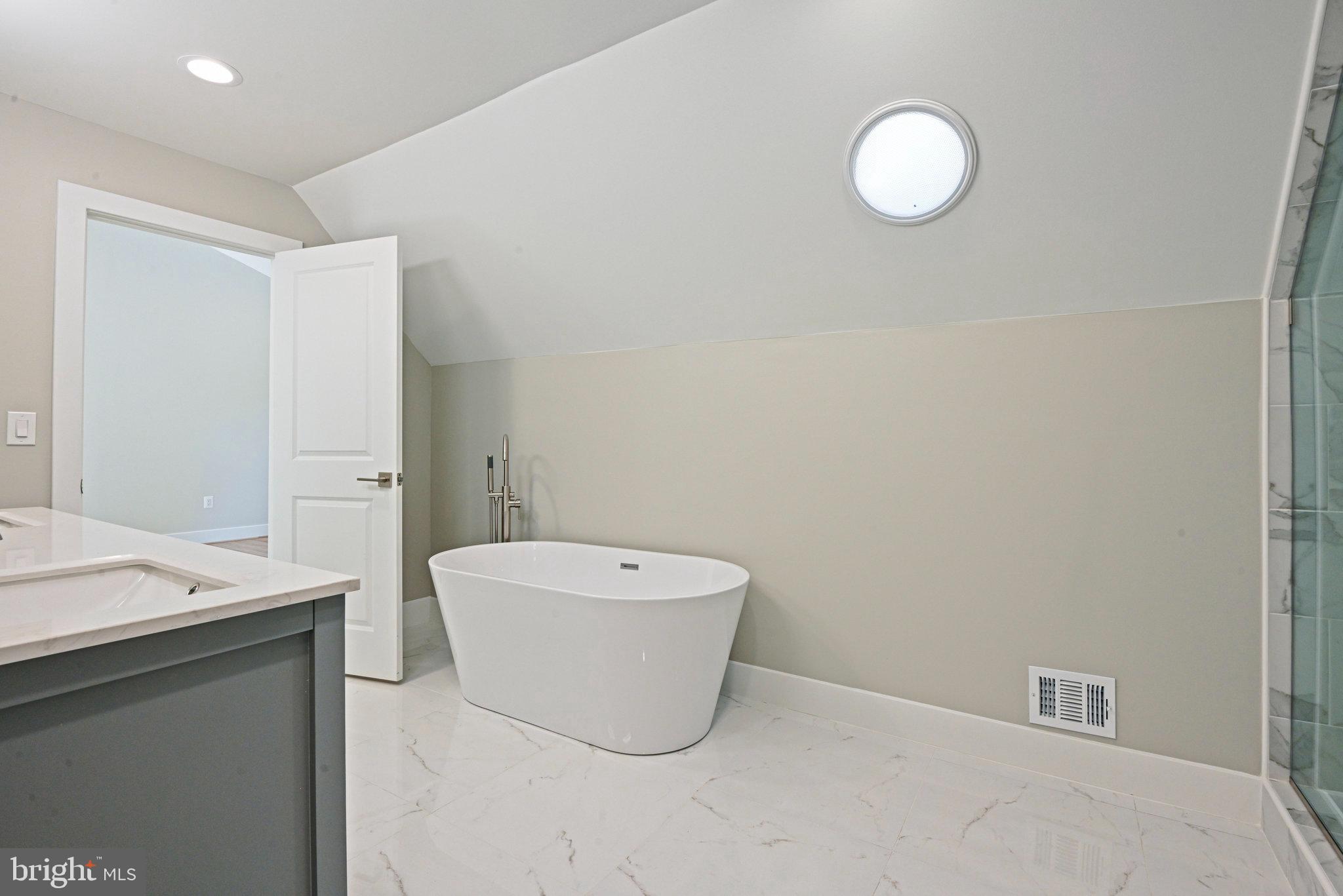 HOLLY GLEN - Residential