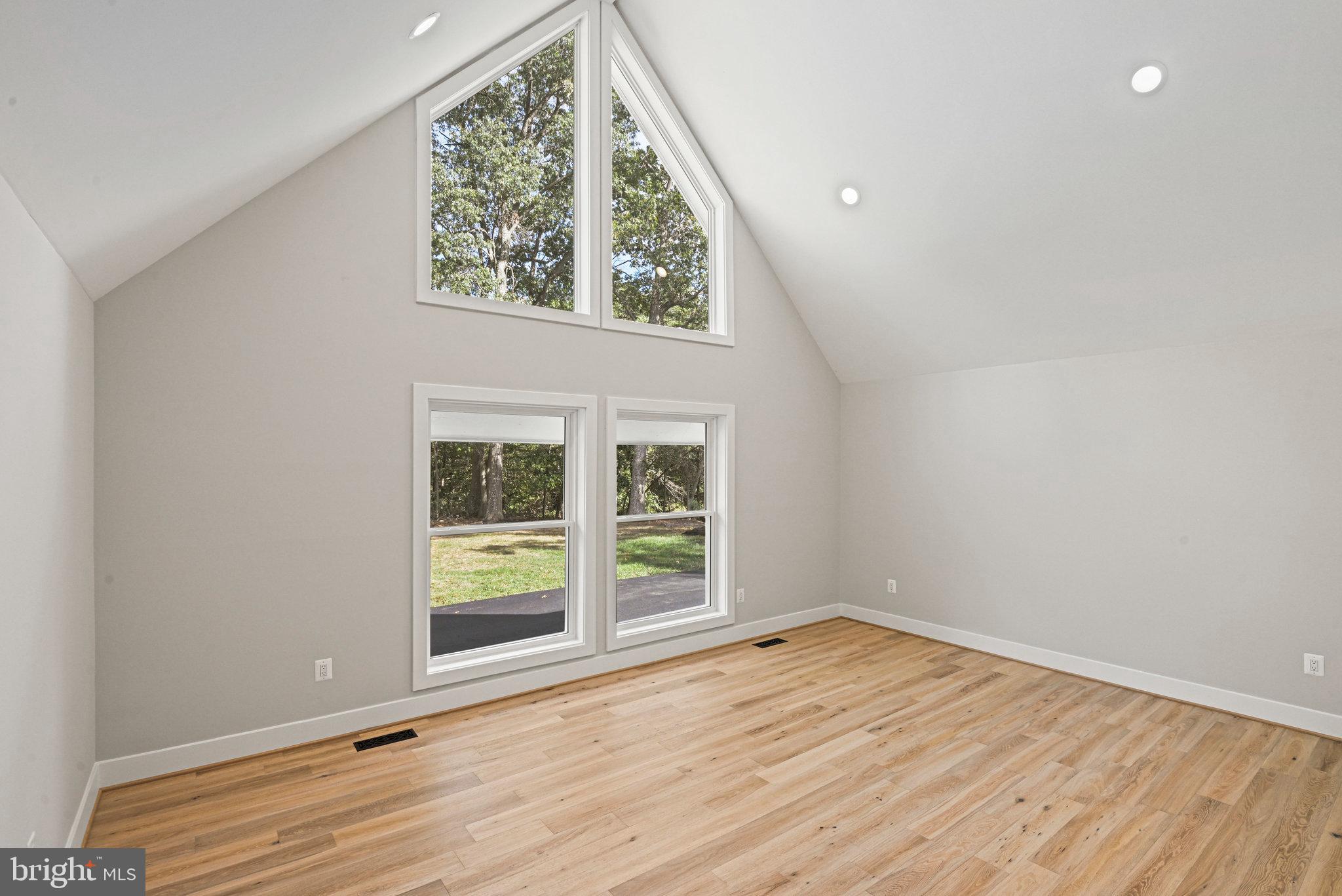 HOLLY GLEN - Residential