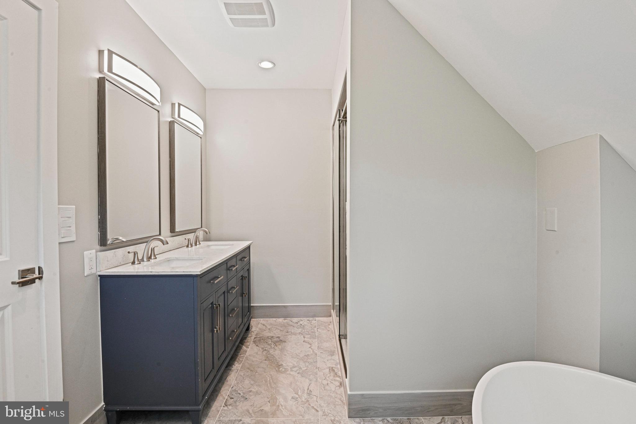 HOLLY GLEN - Residential