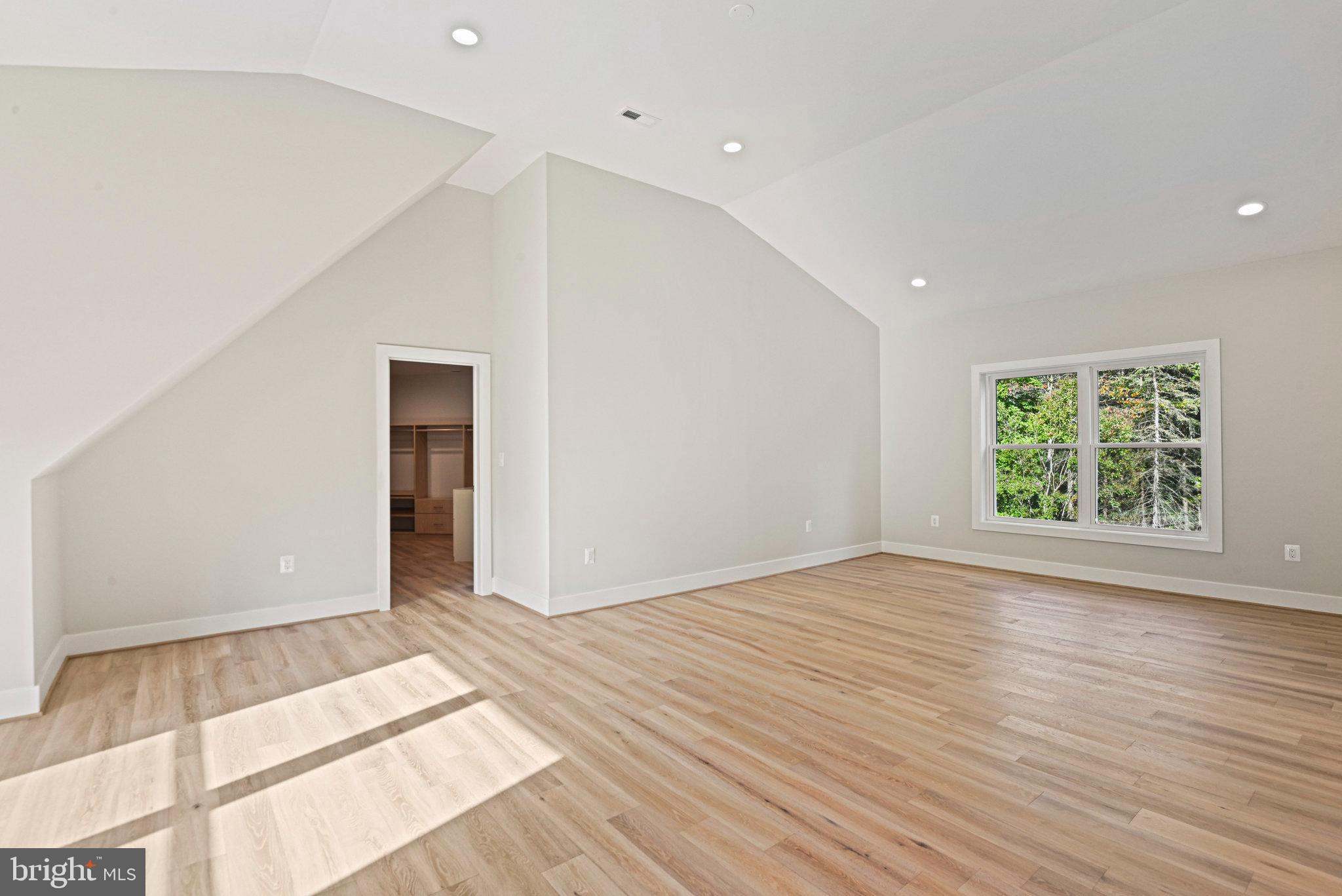 HOLLY GLEN - Residential