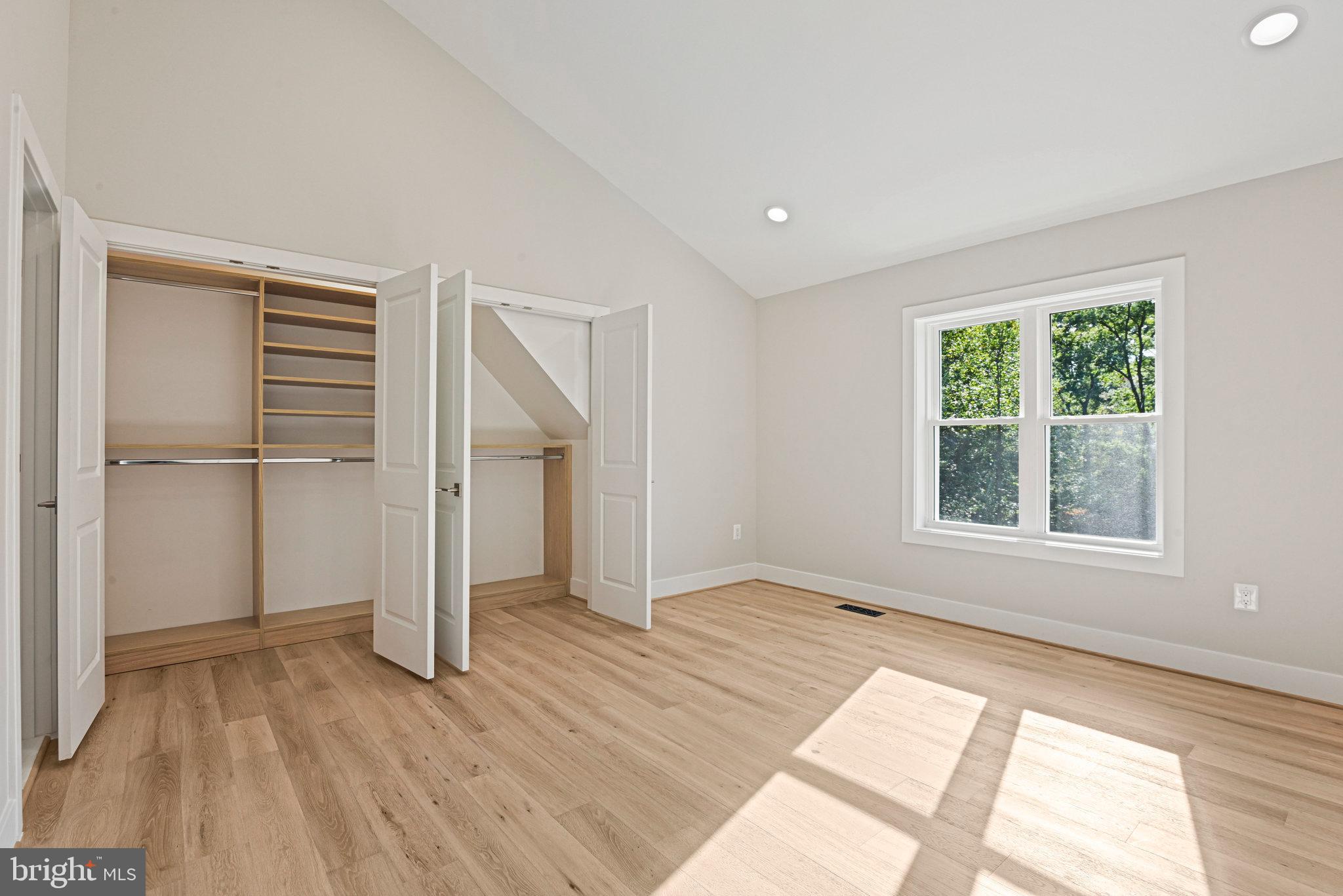 HOLLY GLEN - Residential