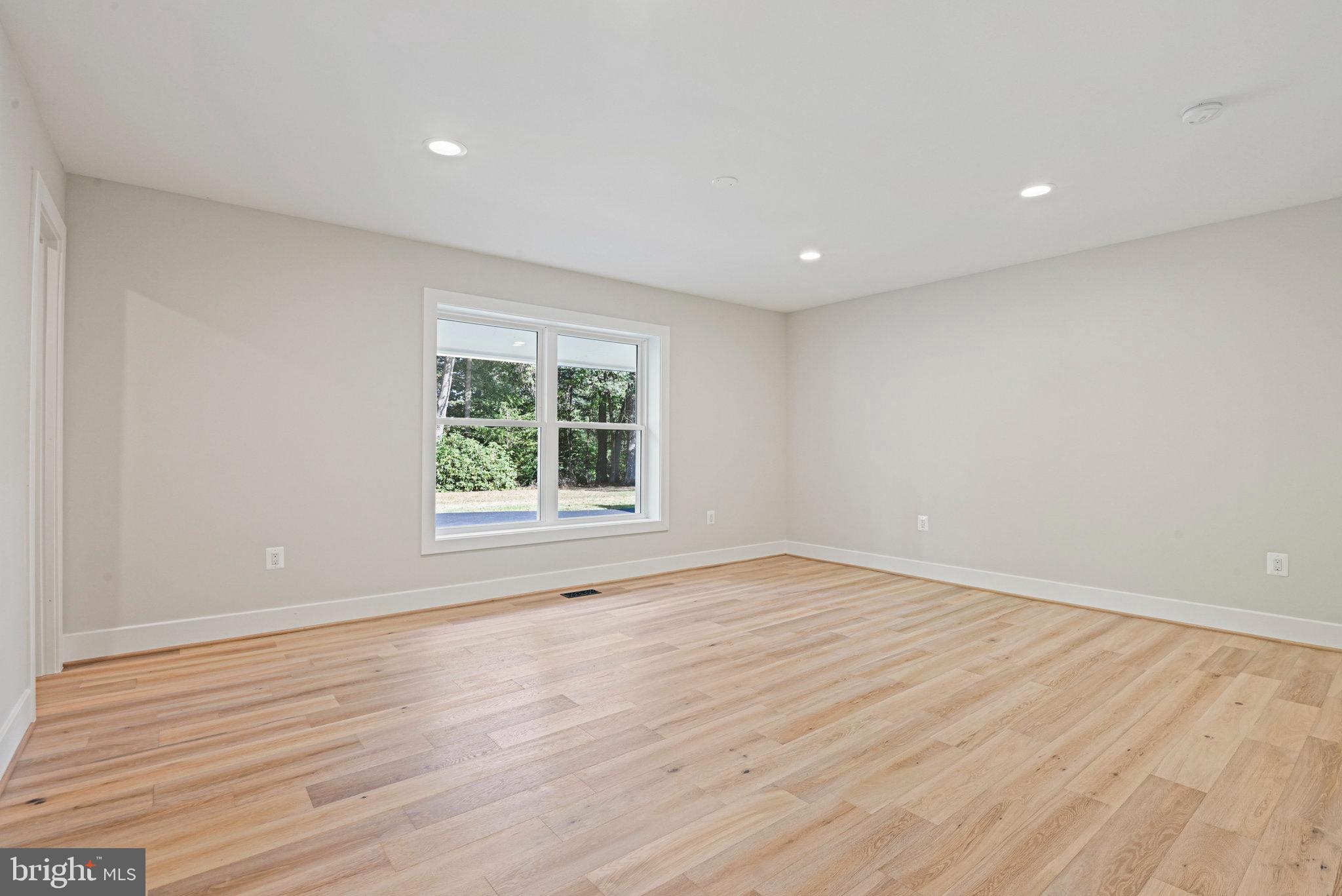 HOLLY GLEN - Residential