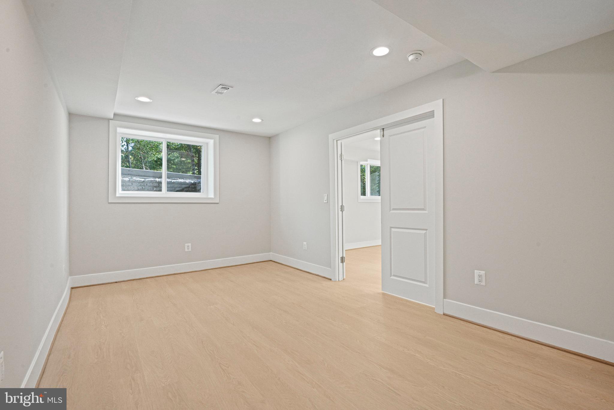 HOLLY GLEN - Residential