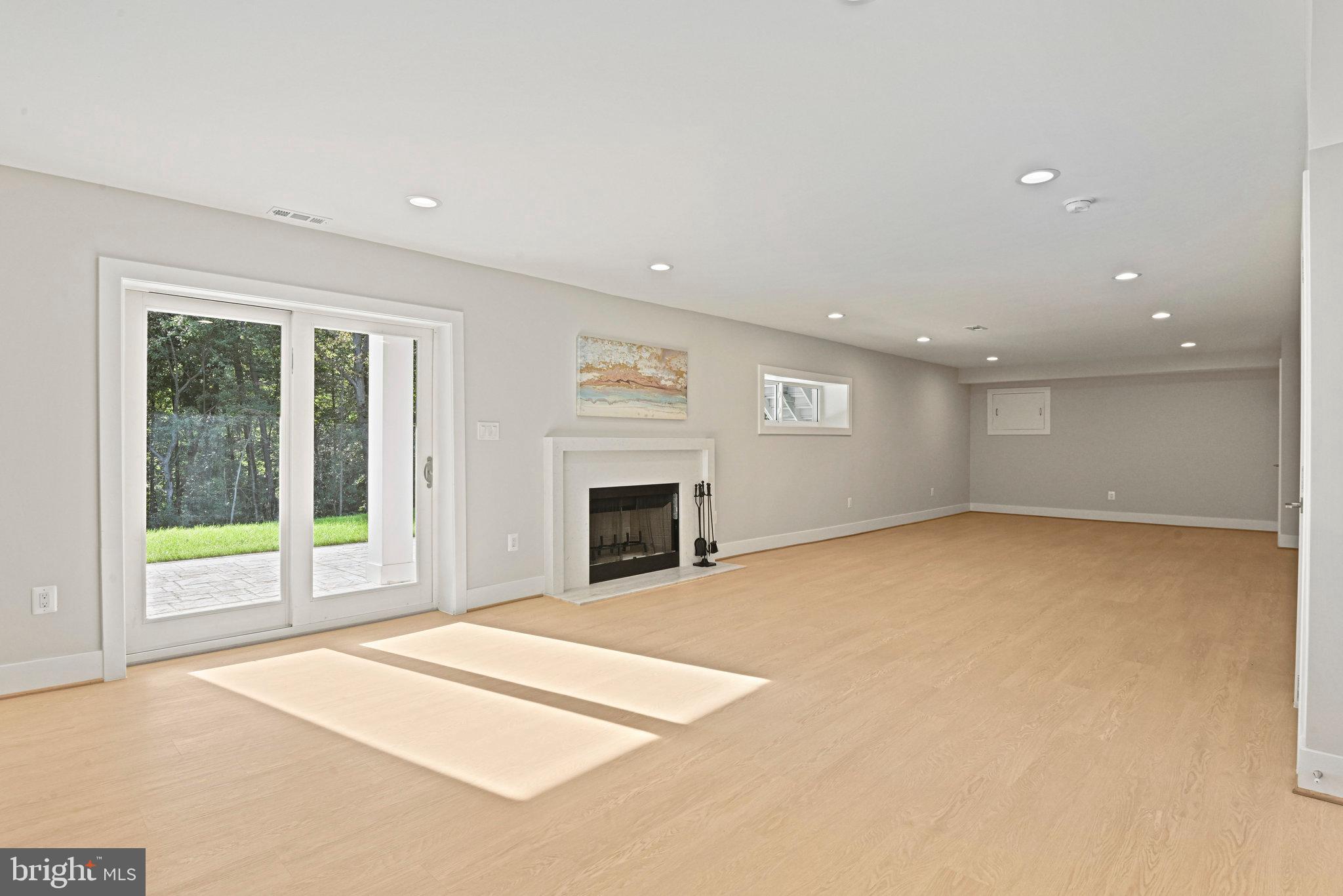 HOLLY GLEN - Residential