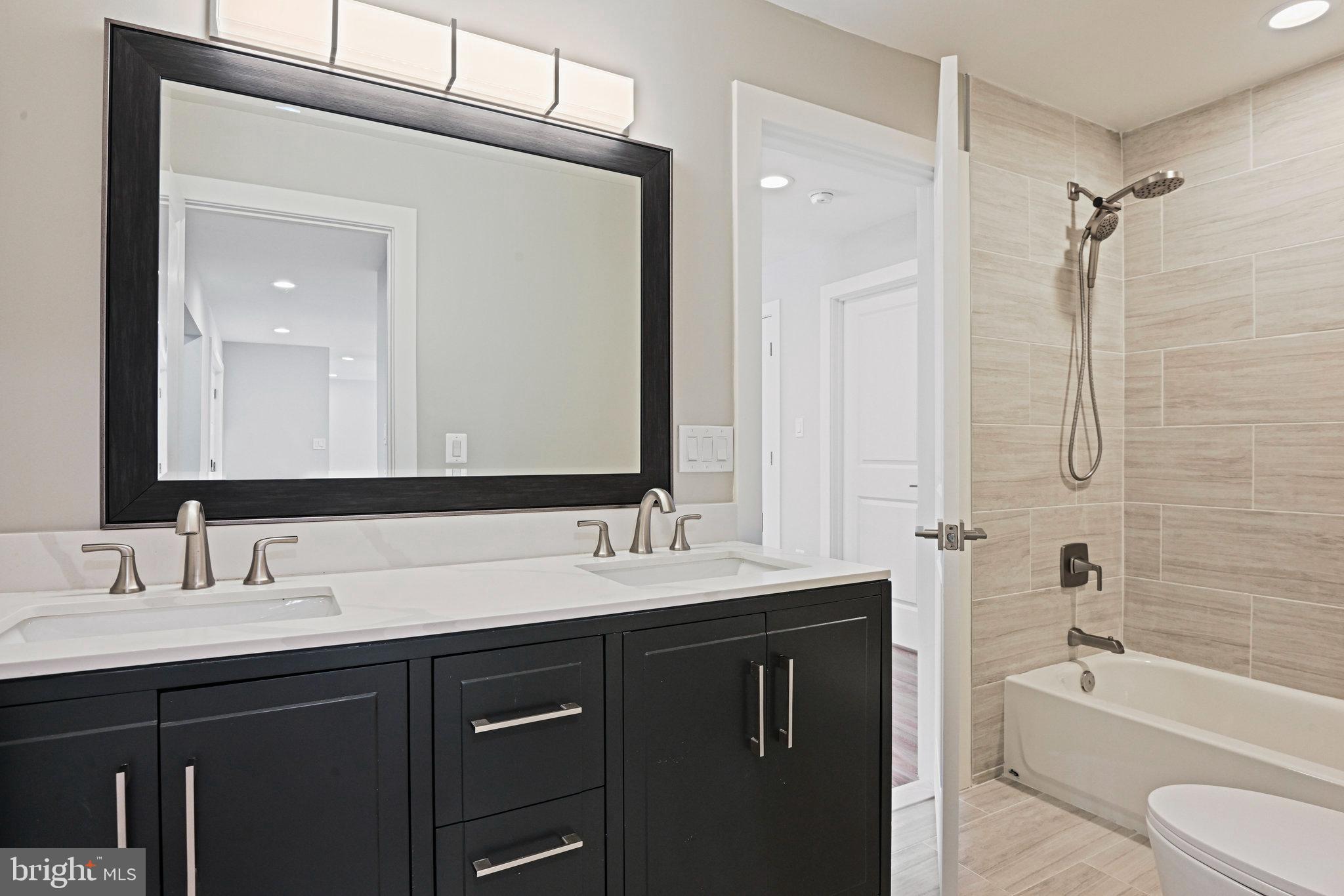 HOLLY GLEN - Residential