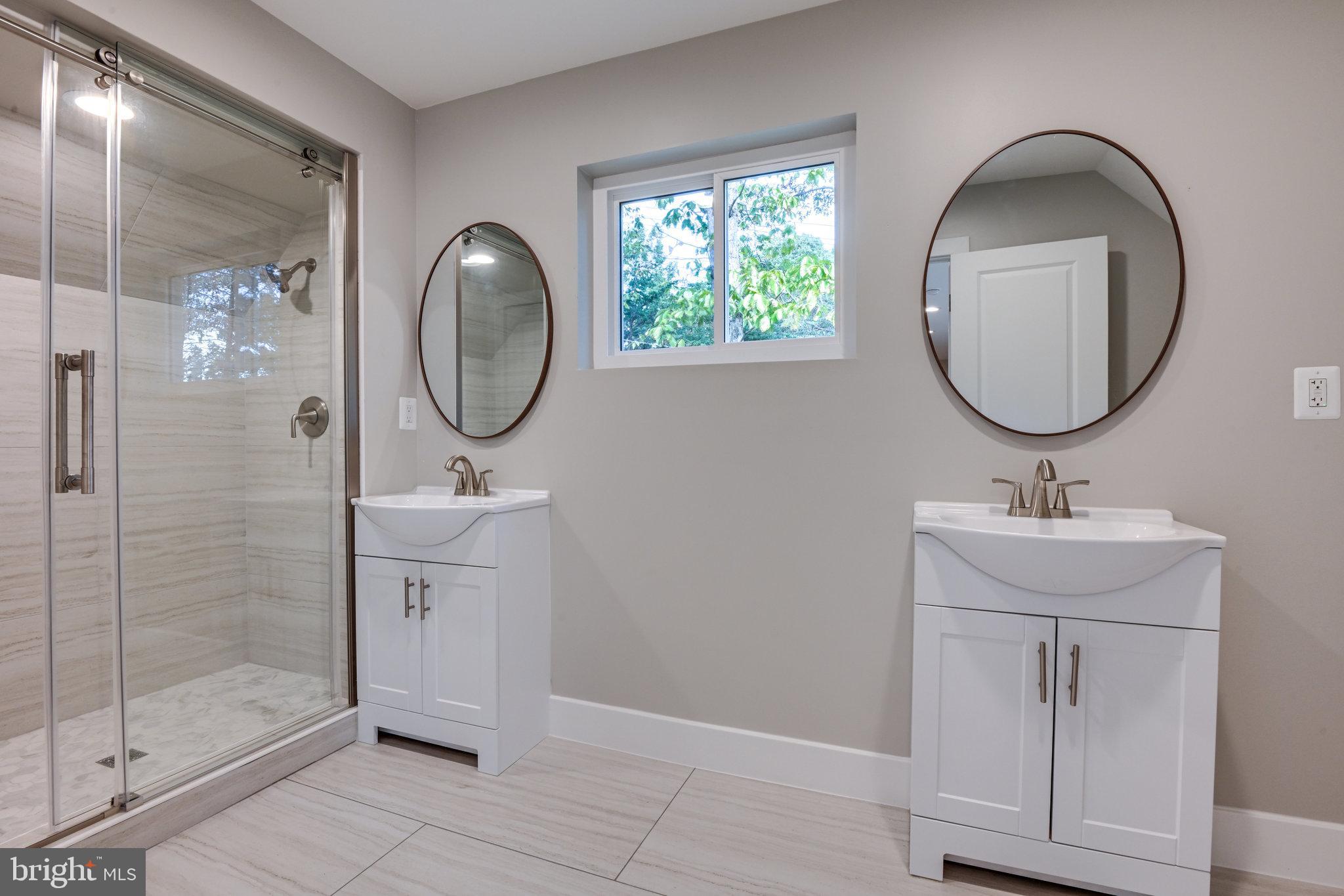 HOLLY GLEN - Residential