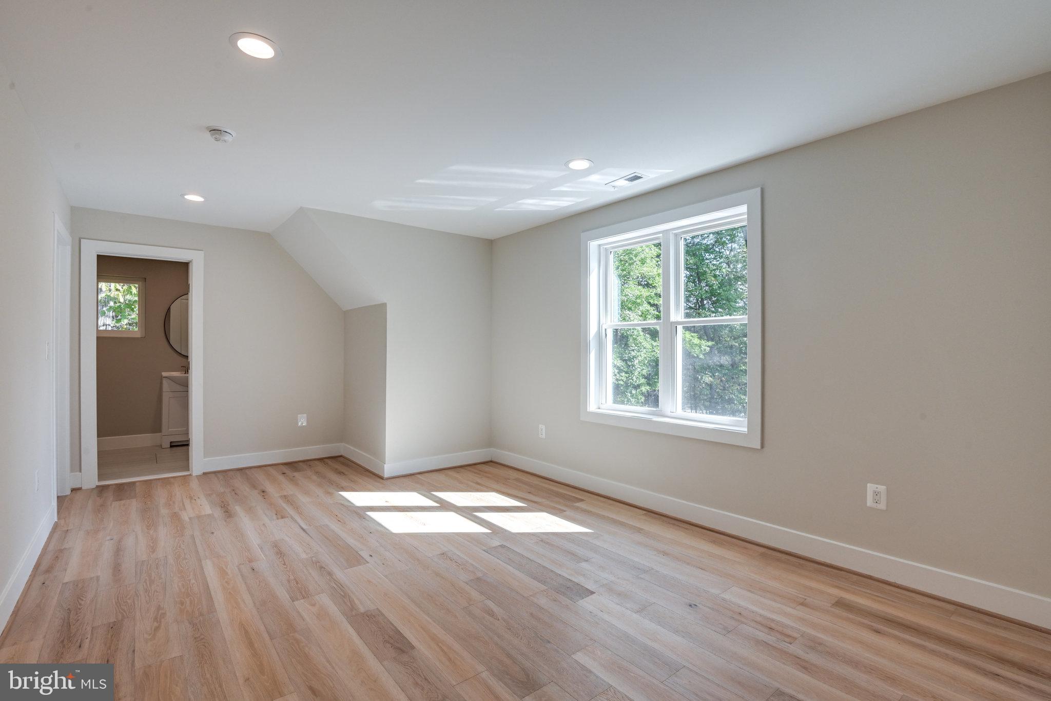 HOLLY GLEN - Residential