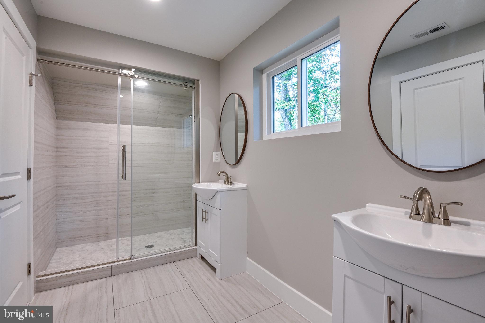 HOLLY GLEN - Residential