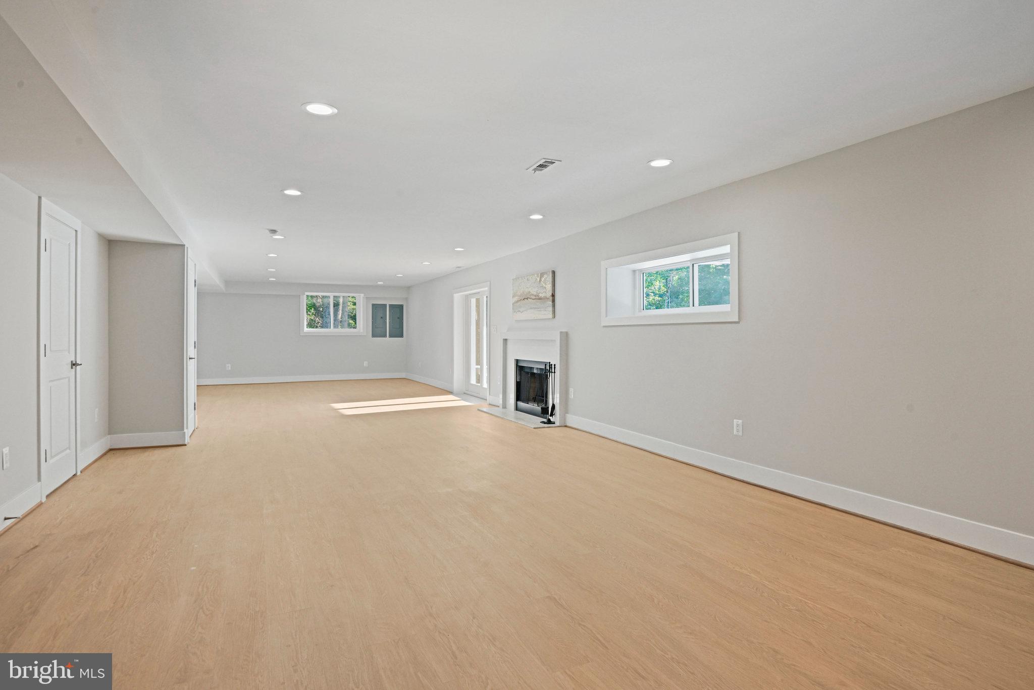 HOLLY GLEN - Residential