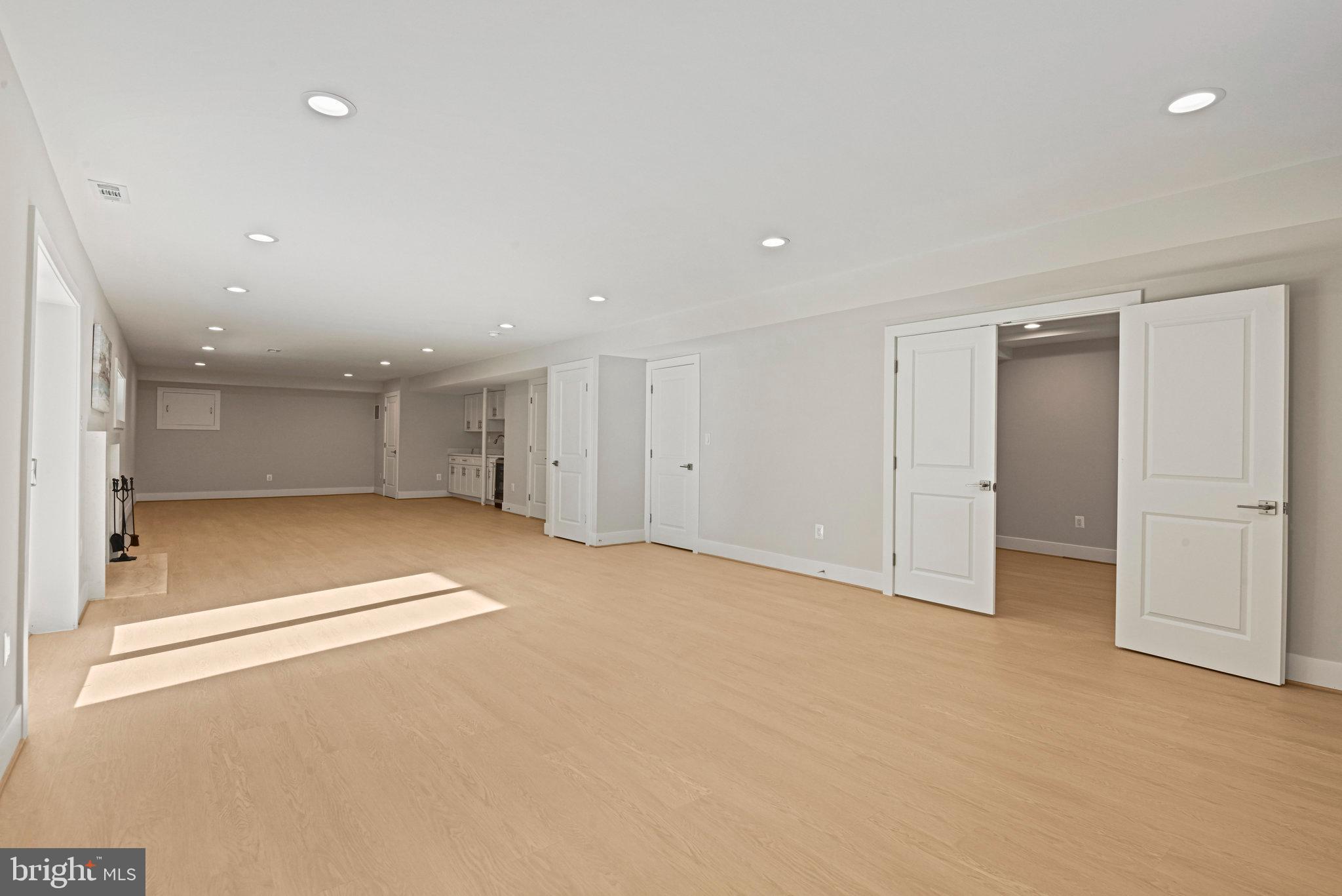 HOLLY GLEN - Residential