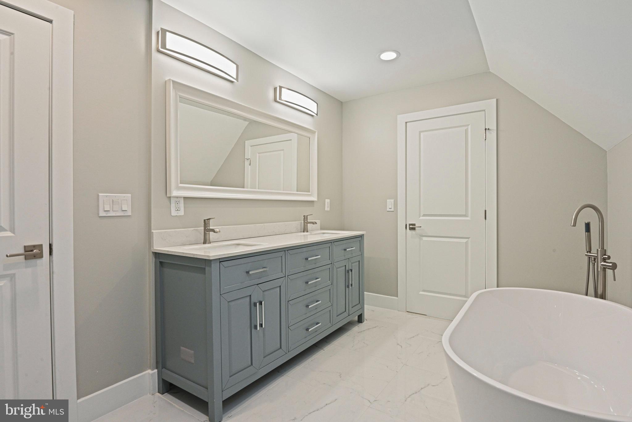 HOLLY GLEN - Residential